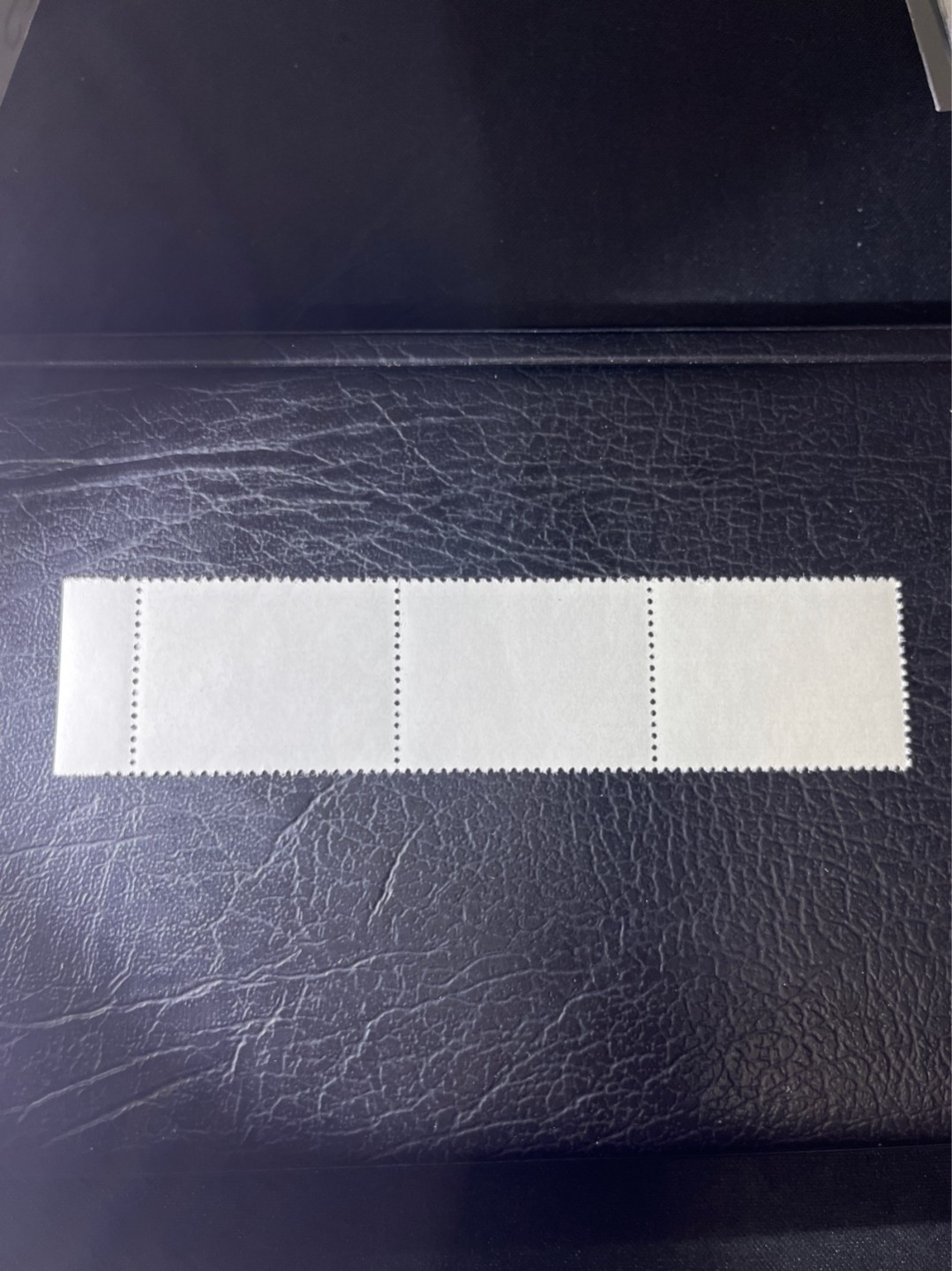 洪涛臻品 精选邮票限时拍卖第四十期 编号巴黎公社 N11   3连一组，带边纸，★完美品相，绝品无瑕疵，齿孔饱满★随时售缺，编号票中的龙头，版撕全品嘎嘎绝，收藏级品相。齿孔新且饱满，全品可评级，注意捡漏。！《ASG评级处于初级阶段，注意建仓便宜的版撕货，未来市场前景不可估量！！！！》