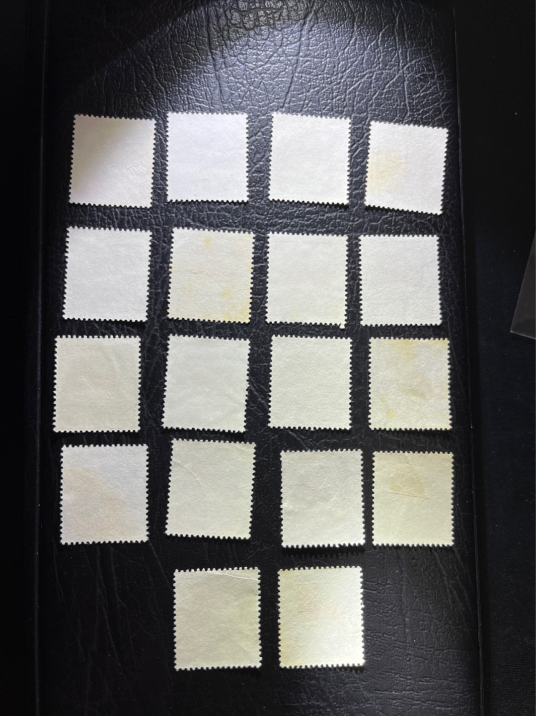 洪涛臻品 精选邮票限时拍卖第四十期 偏远地区邮票一组，18种不同，有一定收集难度。该票有粗细线不同版本，未细分，买家可以自行研究捡漏