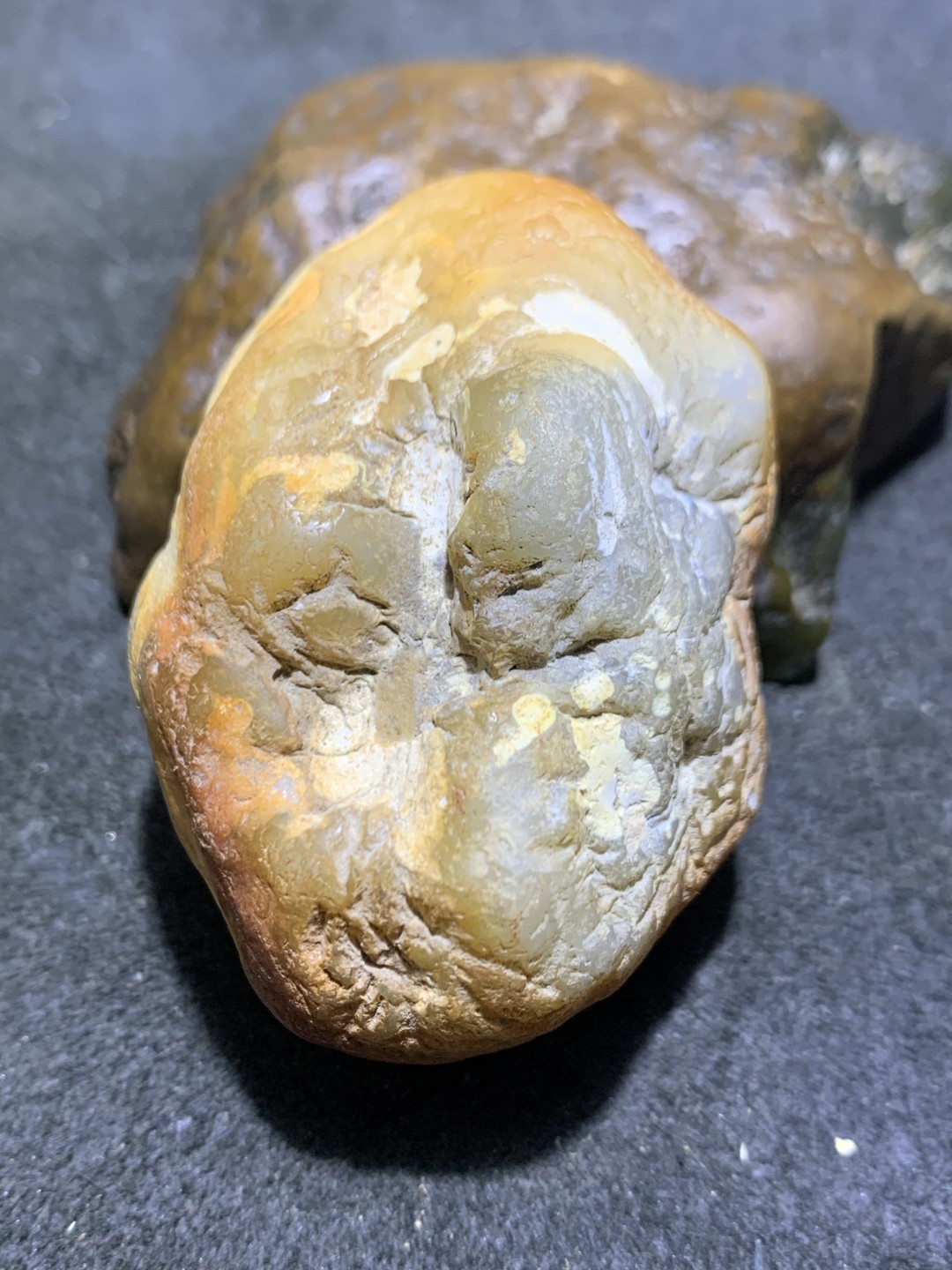 精美天然新疆哈密红皮高玉化蛋白玉原石一块，