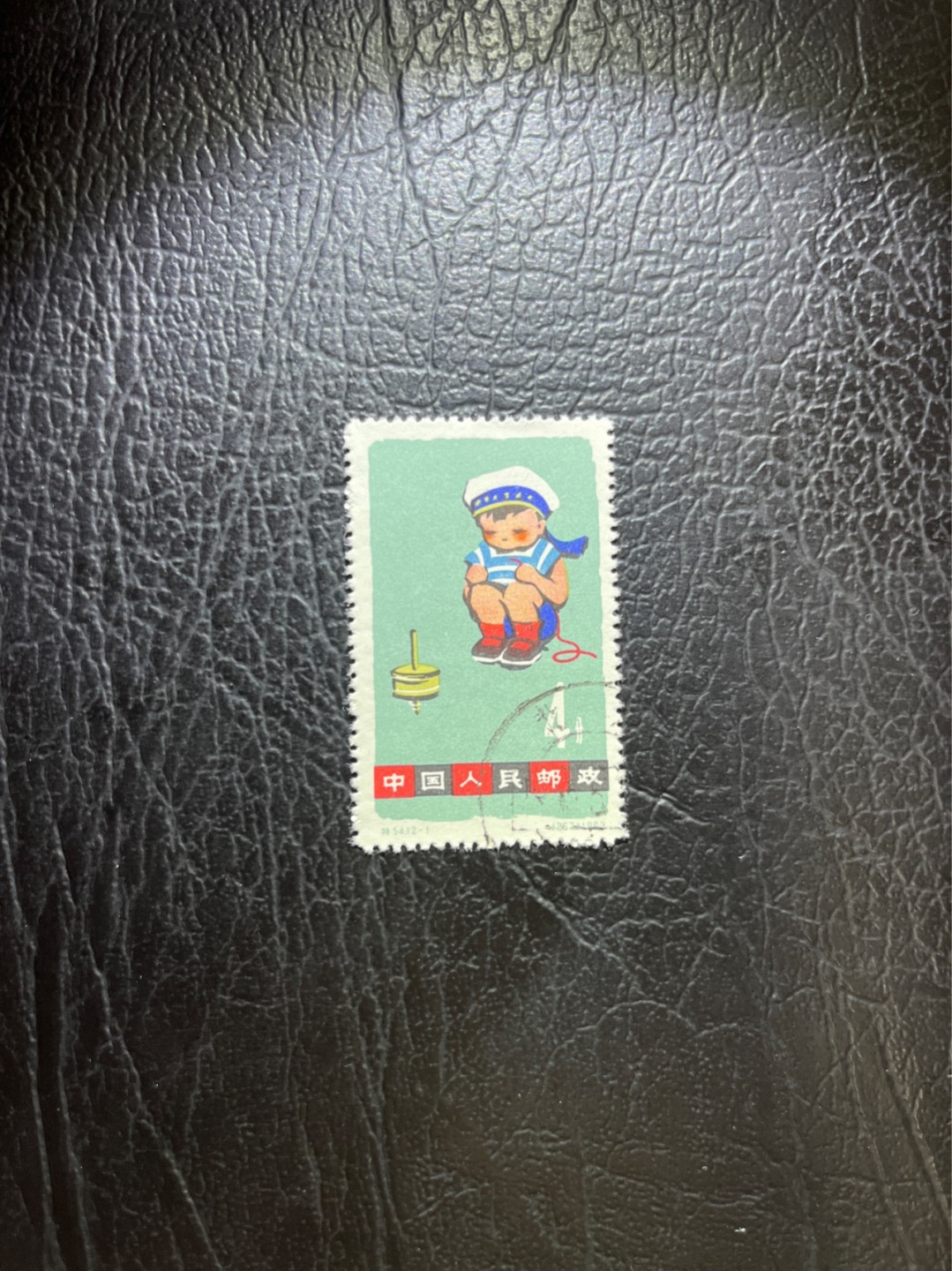 洪涛臻品 精选邮票限时拍卖第四十二期 特54儿童 盖销 12-1   一 枚，版撕全品嘎嘎绝， 面艳背白，生口，非常漂亮，热门票，草纸小票折痕多，全品数量有限，注意捡漏