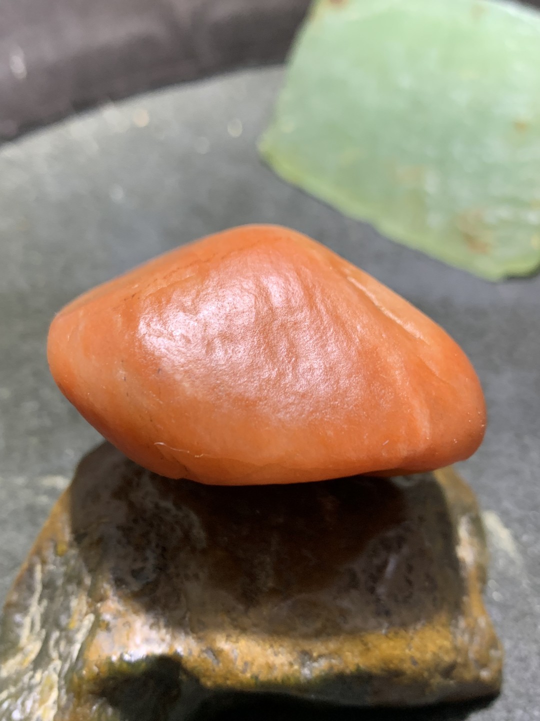 精美天然地表红料金丝玉籽料原石一块，