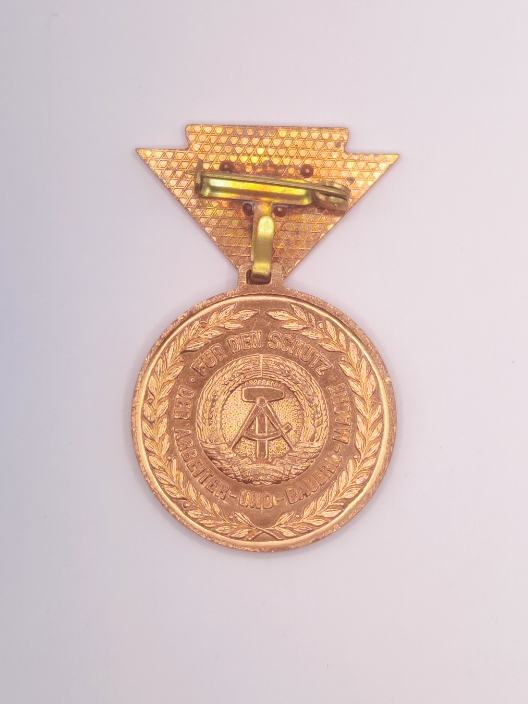 全场0元起拍 第三期 咸鱼国勋章拍卖专场 10月2日下午6：00开始 东德预备役证章