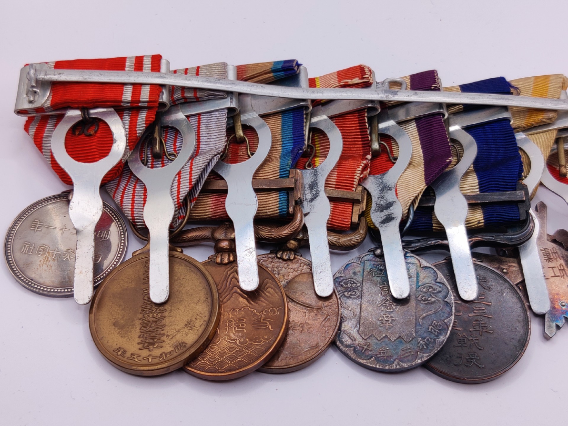 全场0元起拍 第三期 咸鱼国勋章拍卖专场 10月2日下午6：00开始 【牢记历史，勿忘国耻】日本勋章8联排一套