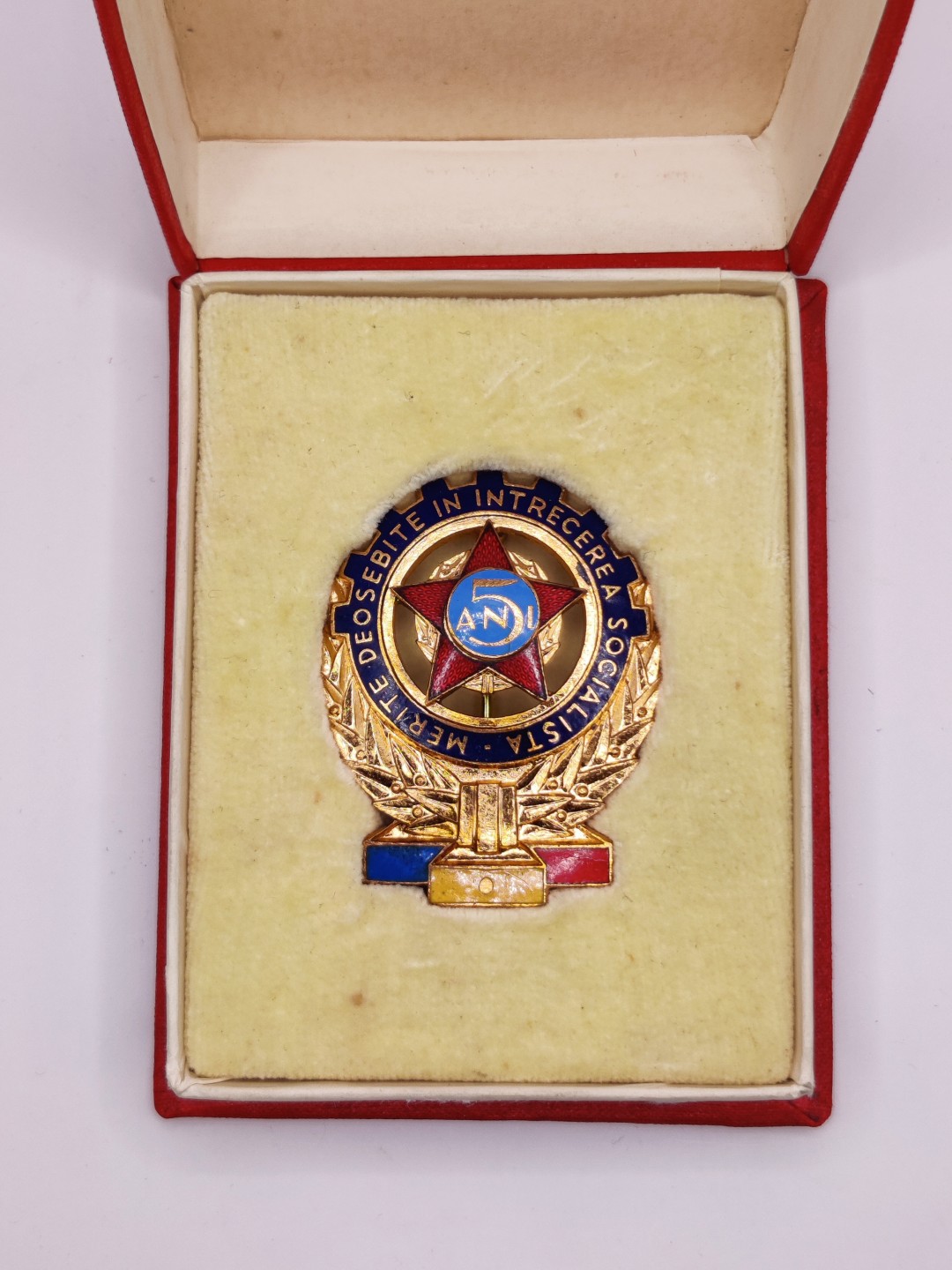 全场0元起拍 第三期 咸鱼国勋章拍卖专场 10月2日下午6：00开始 罗马尼亚五年计划证章 