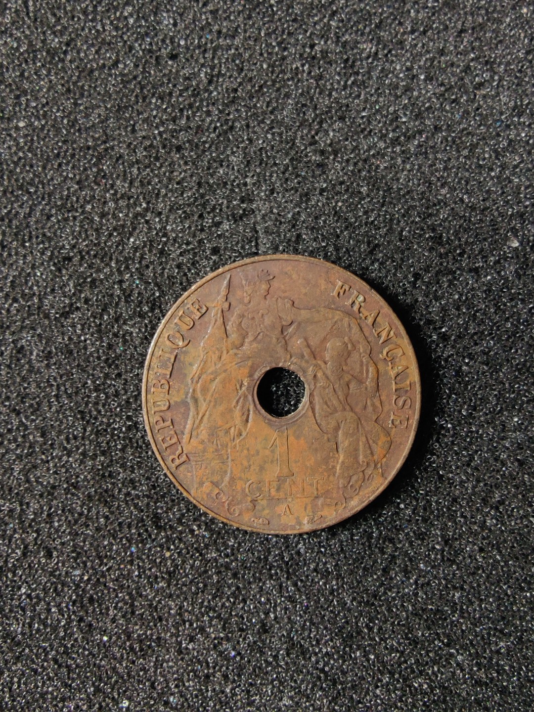 ♥一只鱼（世界钱币第一期） 法属印支百分之一