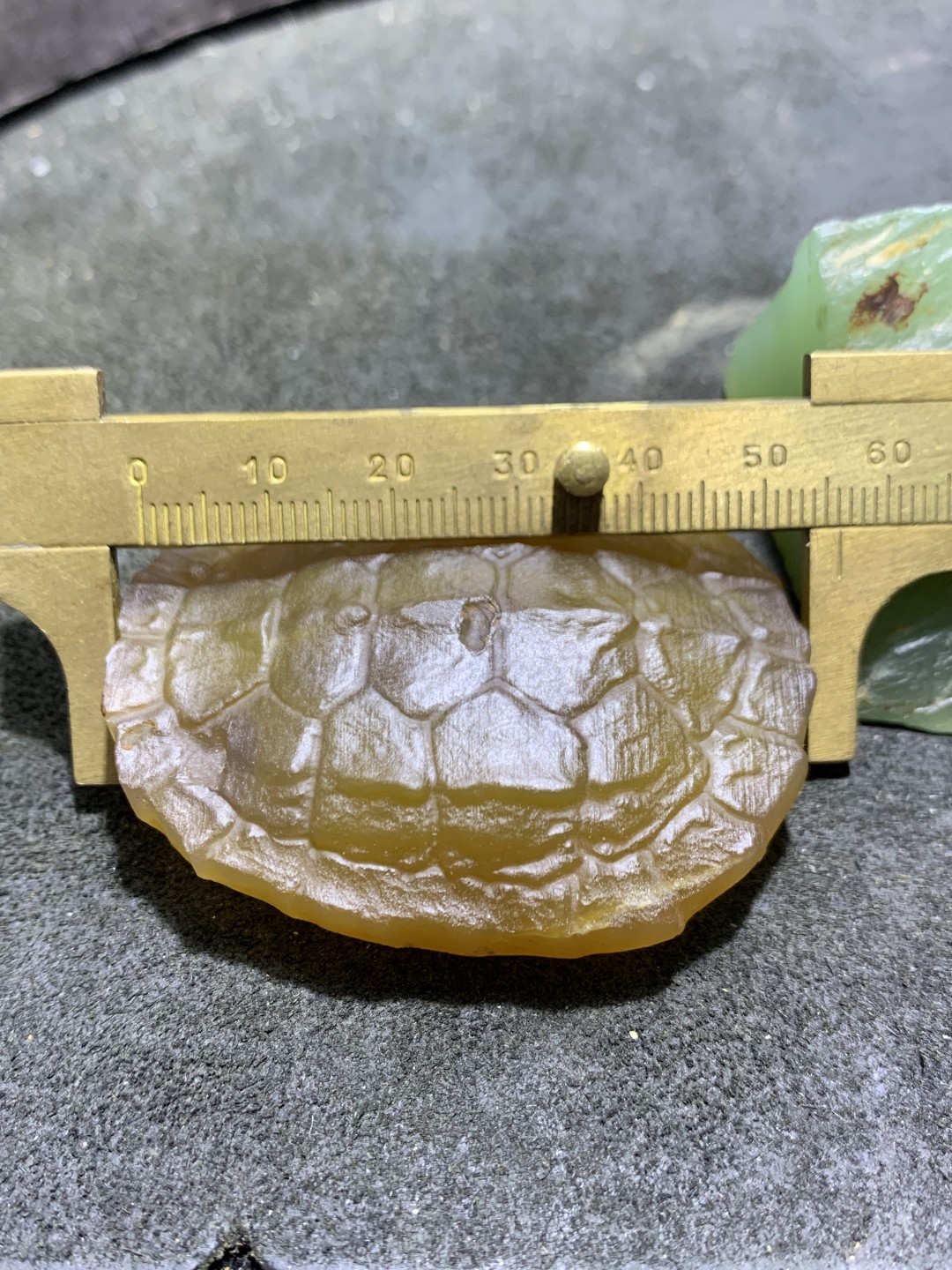 精美亚光金沙冰飘蒙料战国红玛瑙雕刻龟壳把件一个，(寓意，富甲天下)