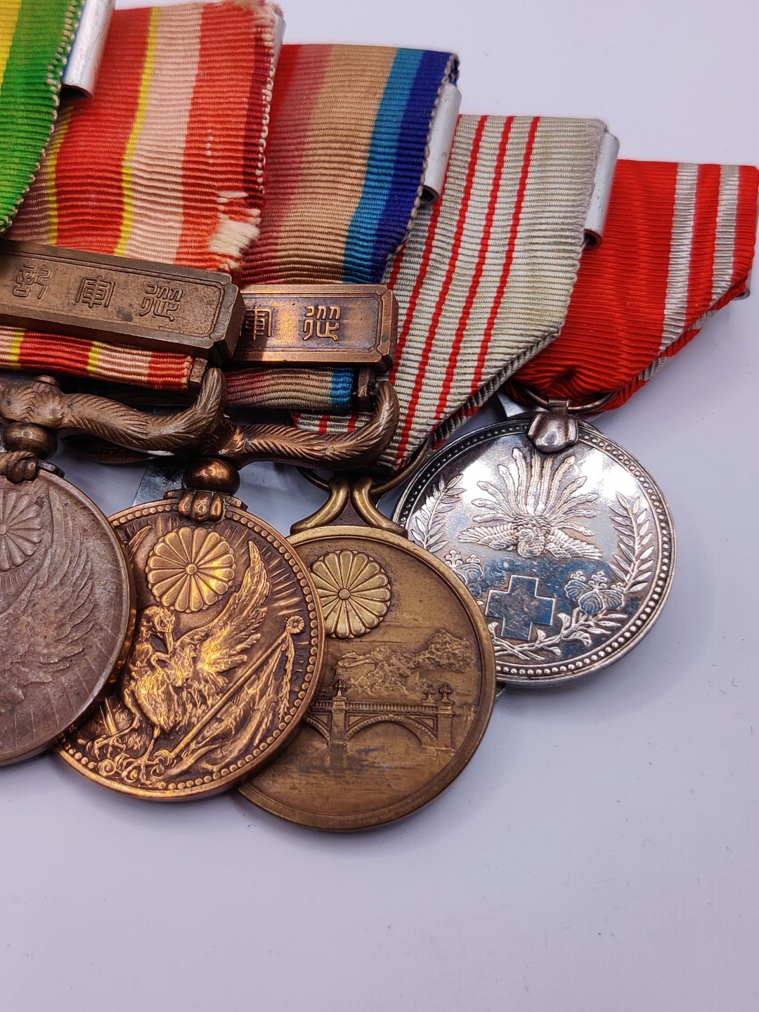 全场0元起拍 第三期 咸鱼国勋章拍卖专场 10月2日下午6：00开始 【牢记历史，勿忘国耻】日本勋章8联排一套