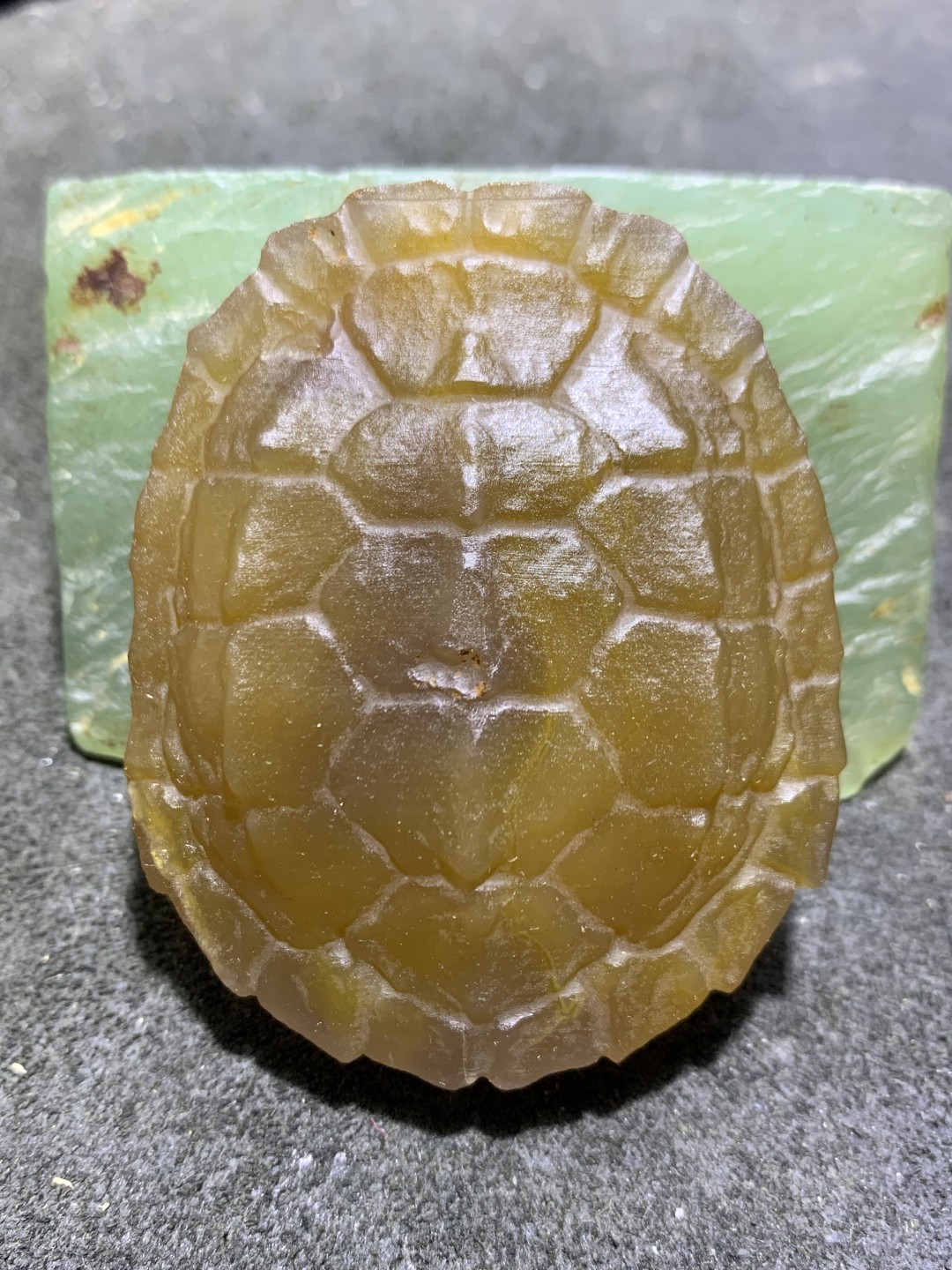 精美亚光金沙冰飘蒙料战国红玛瑙雕刻龟壳把件一个，(寓意，富甲天下)