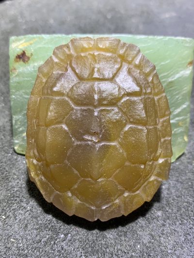 精美亚光金沙冰飘蒙料战国红玛瑙雕刻龟壳把件一个，(寓意，富甲天下) - 精美亚光金沙冰飘蒙料战国红玛瑙雕刻龟壳把件一个，(寓意，富甲天下)