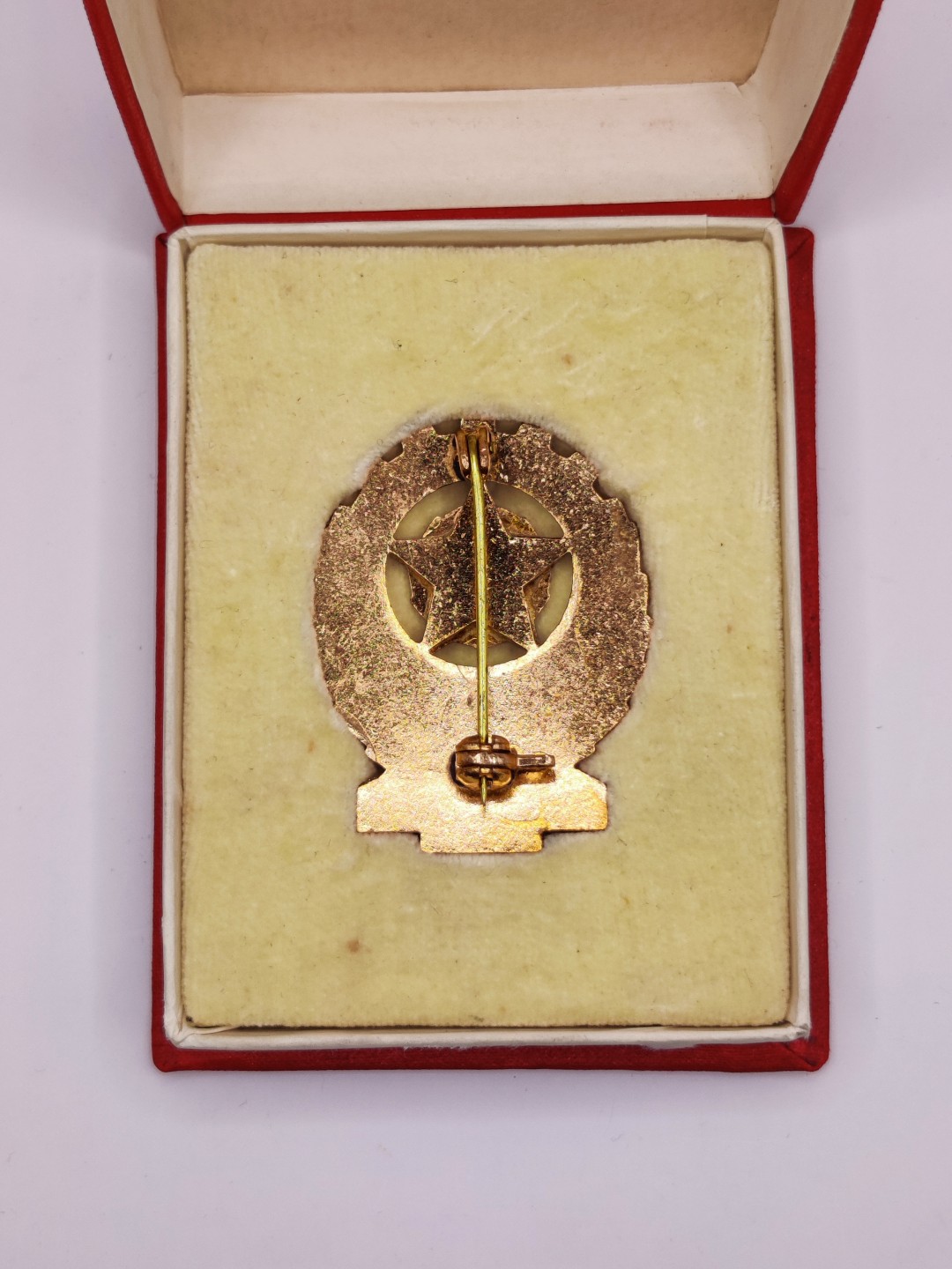 全场0元起拍 第三期 咸鱼国勋章拍卖专场 10月2日下午6：00开始 罗马尼亚五年计划证章 