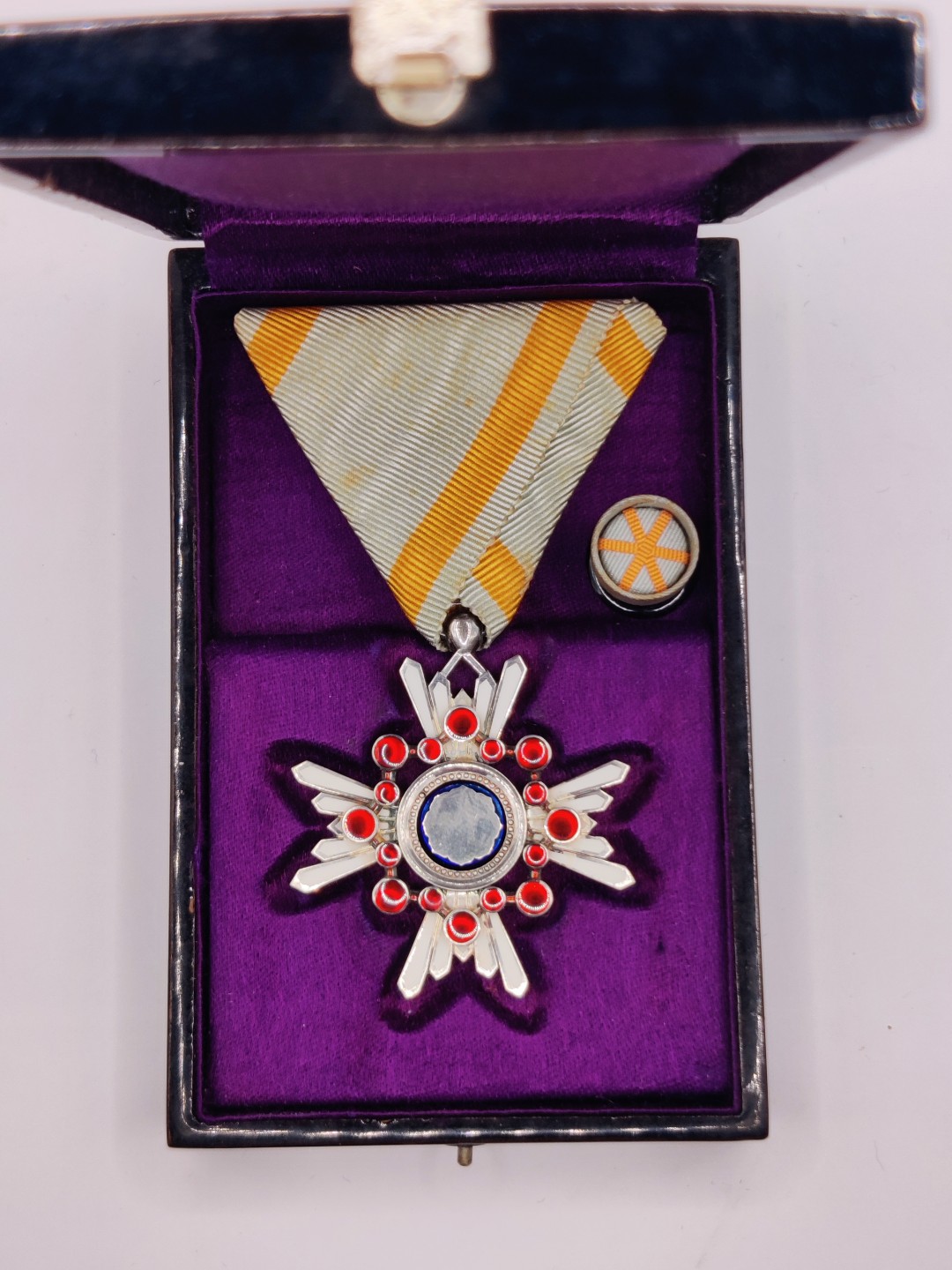 全场0元起拍 第三期 咸鱼国勋章拍卖专场 10月2日下午6：00开始 【牢记历史，勿忘国耻】日本战时六等瑞宝章 带盒略 银制