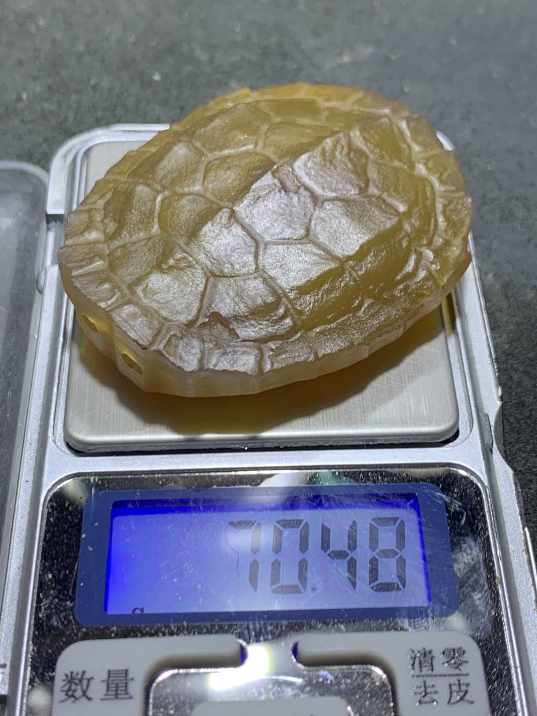精美亚光金沙冰飘蒙料战国红玛瑙雕刻龟壳把件一个，(寓意，富甲天下)