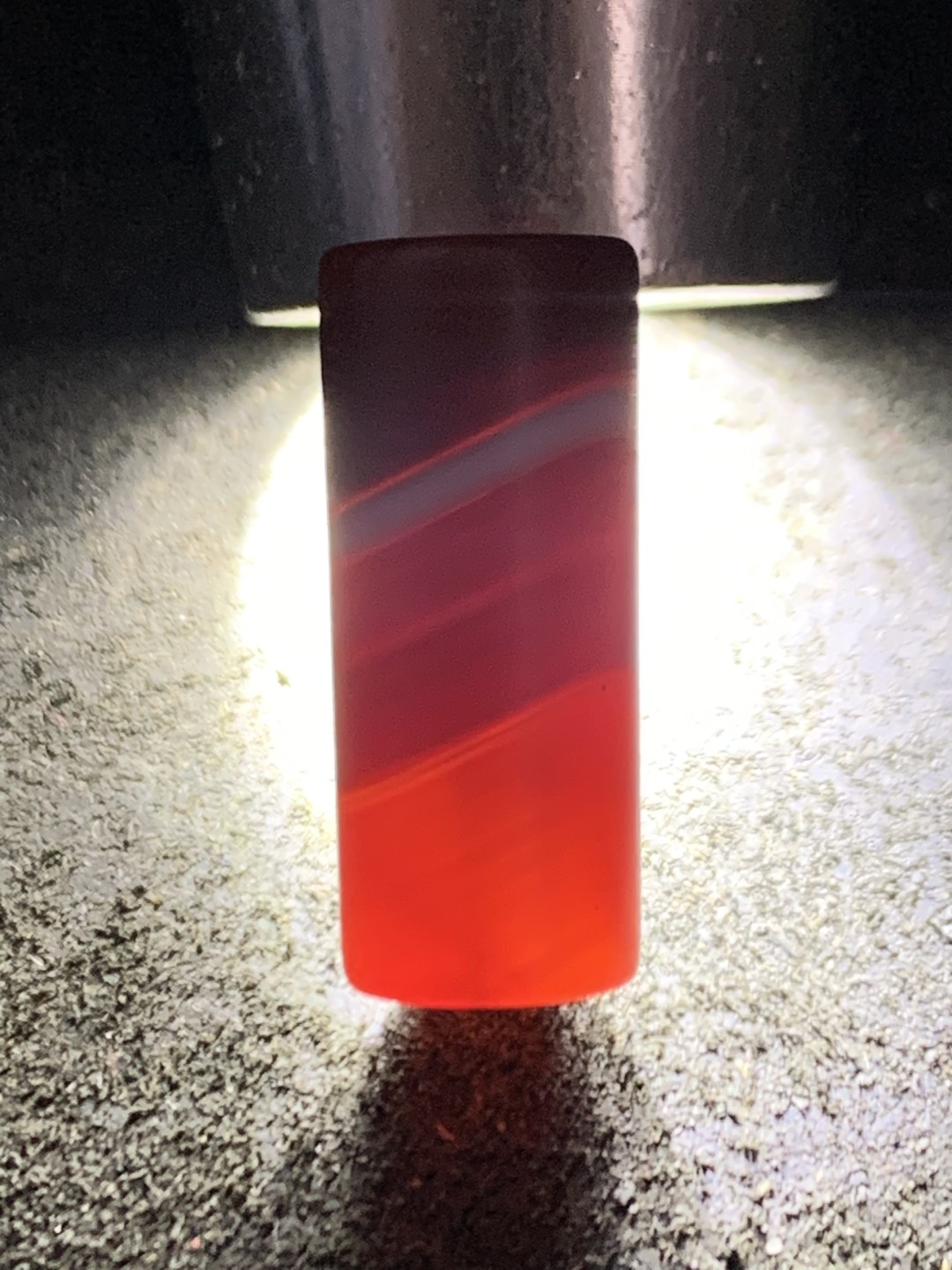 精美亚光高玉化酒红色缠丝玛瑙直桶，桶珠一颗，
