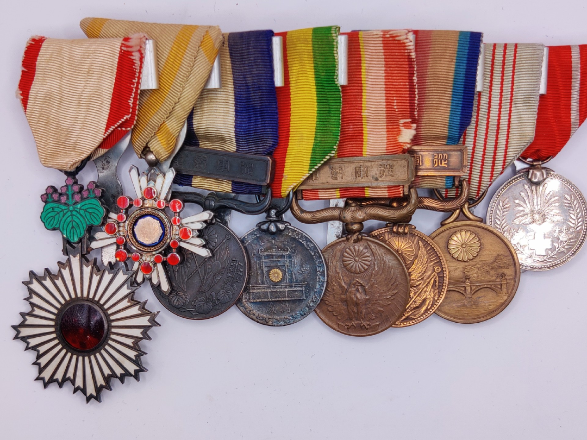 全场0元起拍 第三期 咸鱼国勋章拍卖专场 10月2日下午6：00开始 【牢记历史，勿忘国耻】日本勋章8联排一套