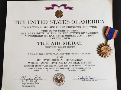 欢度国庆——号角文化七天假日大连拍第二场 - 美国越战空军奖章 1966年12月实发带证书