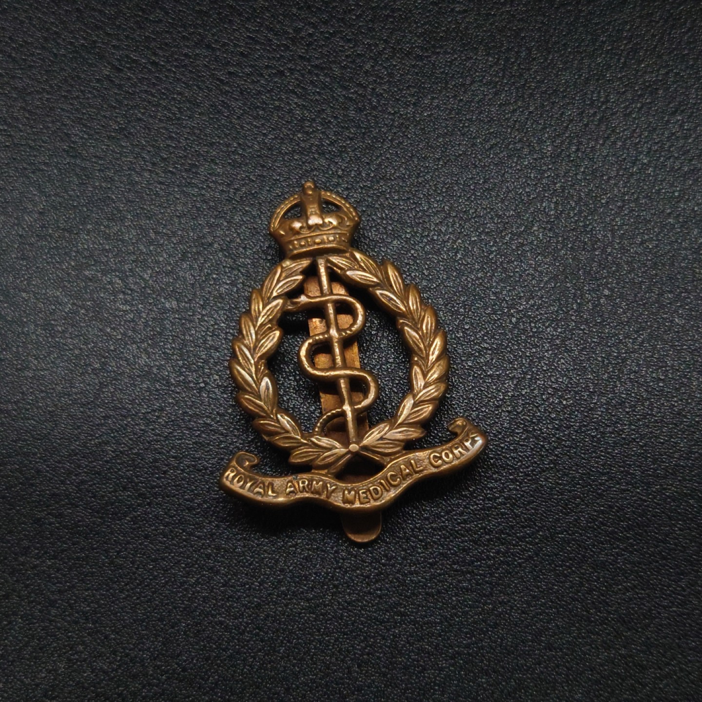 勋章奖章交易所10月1日群拍，举国同庆，全场包邮！ 英国国王时期皇家医务兵帽徽