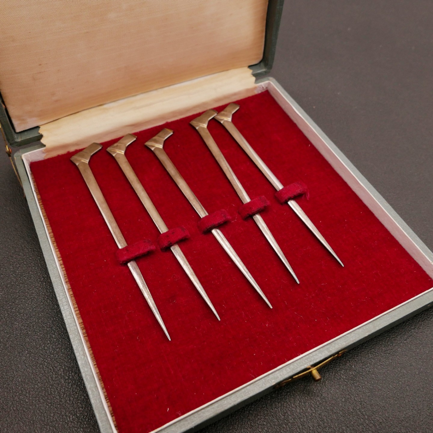 勋章奖章交易所10月1日群拍，举国同庆，全场包邮！ 日本银质水果叉一套