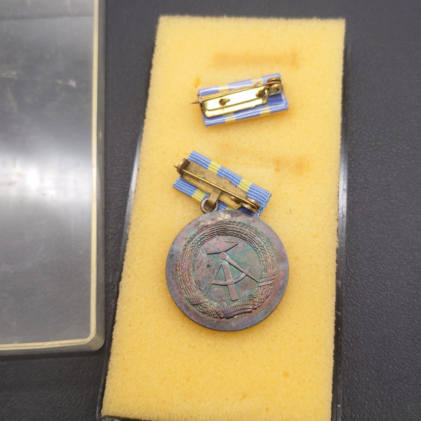 勋章奖章交易所10月1日群拍，举国同庆，全场包邮！ 东德邮政忠诚服务20年奖章