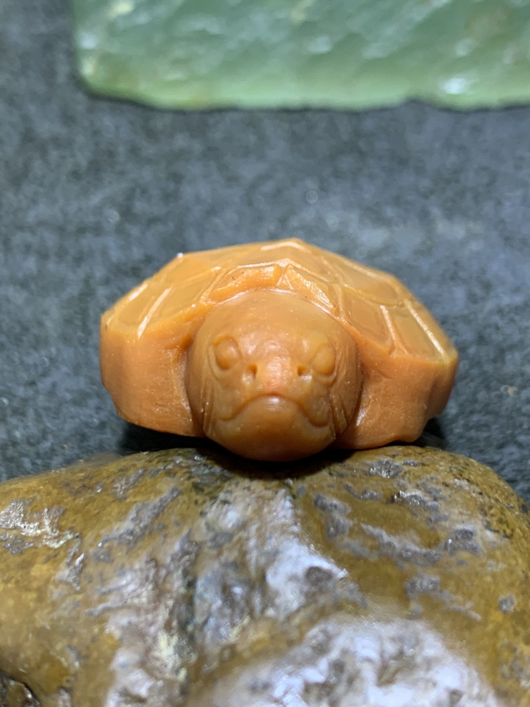 精美亚光战国红玛瑙雕刻长寿龟吊坠一个，