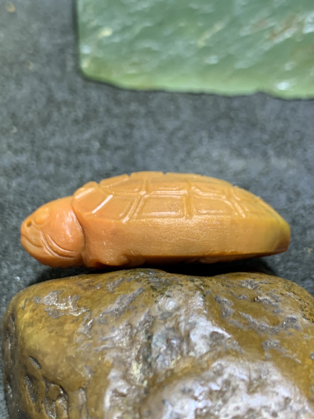 精美亚光战国红玛瑙雕刻长寿龟吊坠一个，