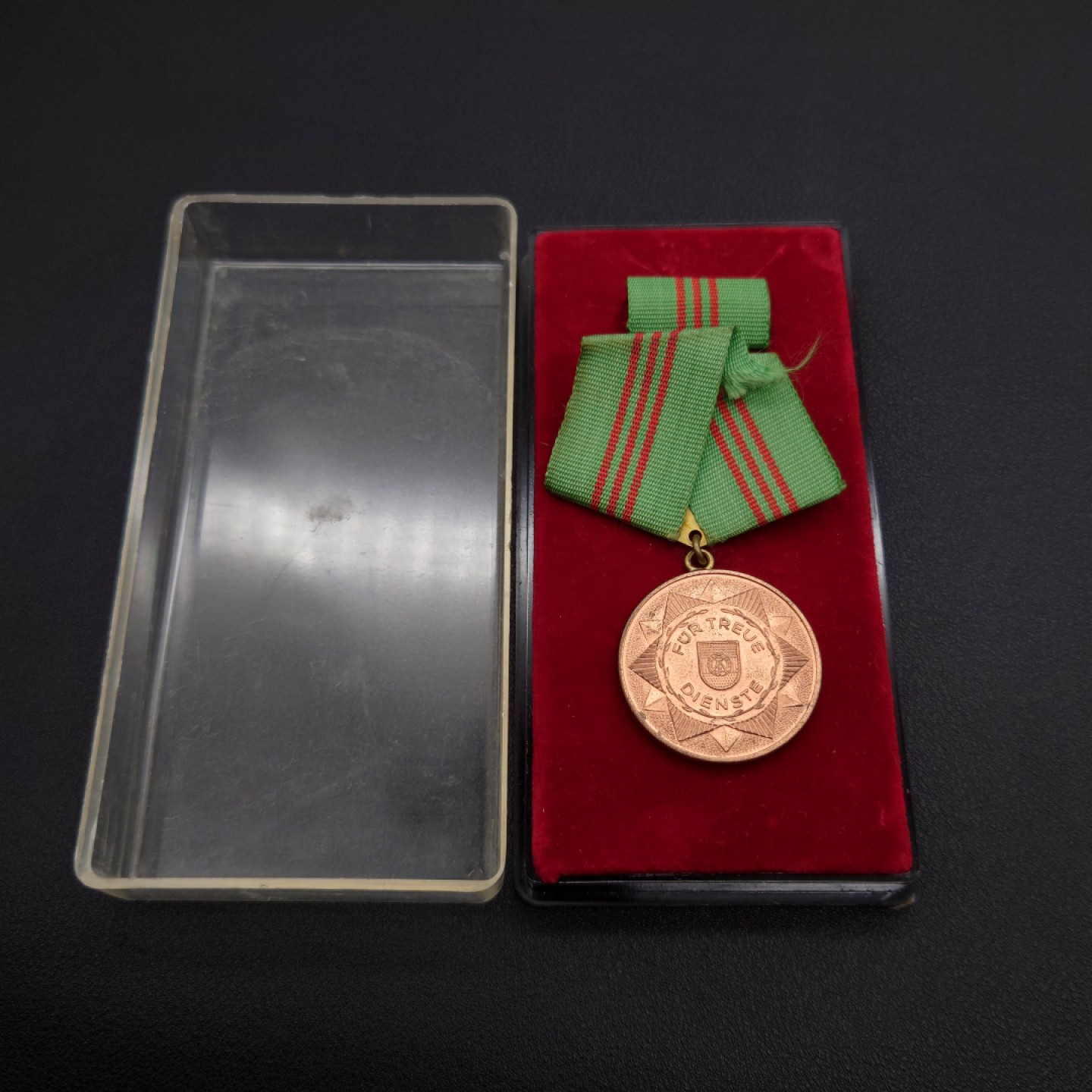 勋章奖章交易所10月1日群拍，举国同庆，全场包邮！ 东德内政部忠诚服役5年奖章