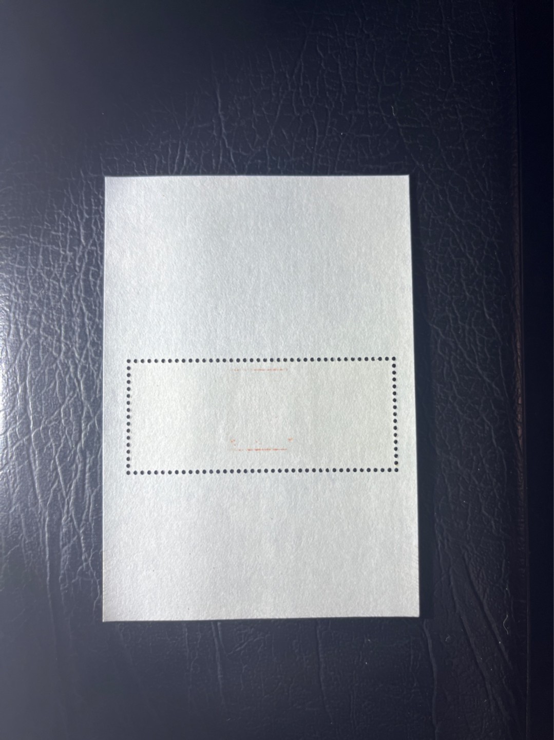 洪涛臻品 精选邮票限时拍卖第四十一期 ✦大龙小型张1枚✦  拍品是1枚，拍品为实图，新拆盒中间抽了一枚品相无瑕疵的，朋友的大龙评级99分卖了1.2万，全程带硅胶手套拆，不碰金粉，票没有触痕，收藏或者搏高分的老板留意下！！全品可直接评级