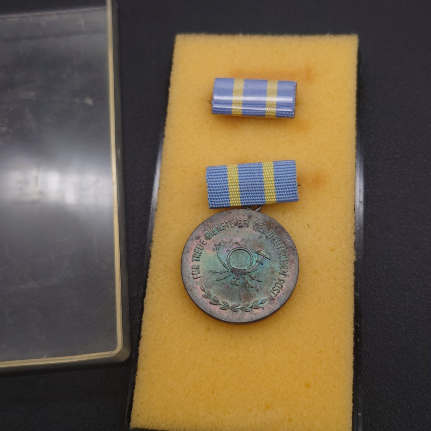 勋章奖章交易所10月1日群拍，举国同庆，全场包邮！ 东德邮政忠诚服务20年奖章