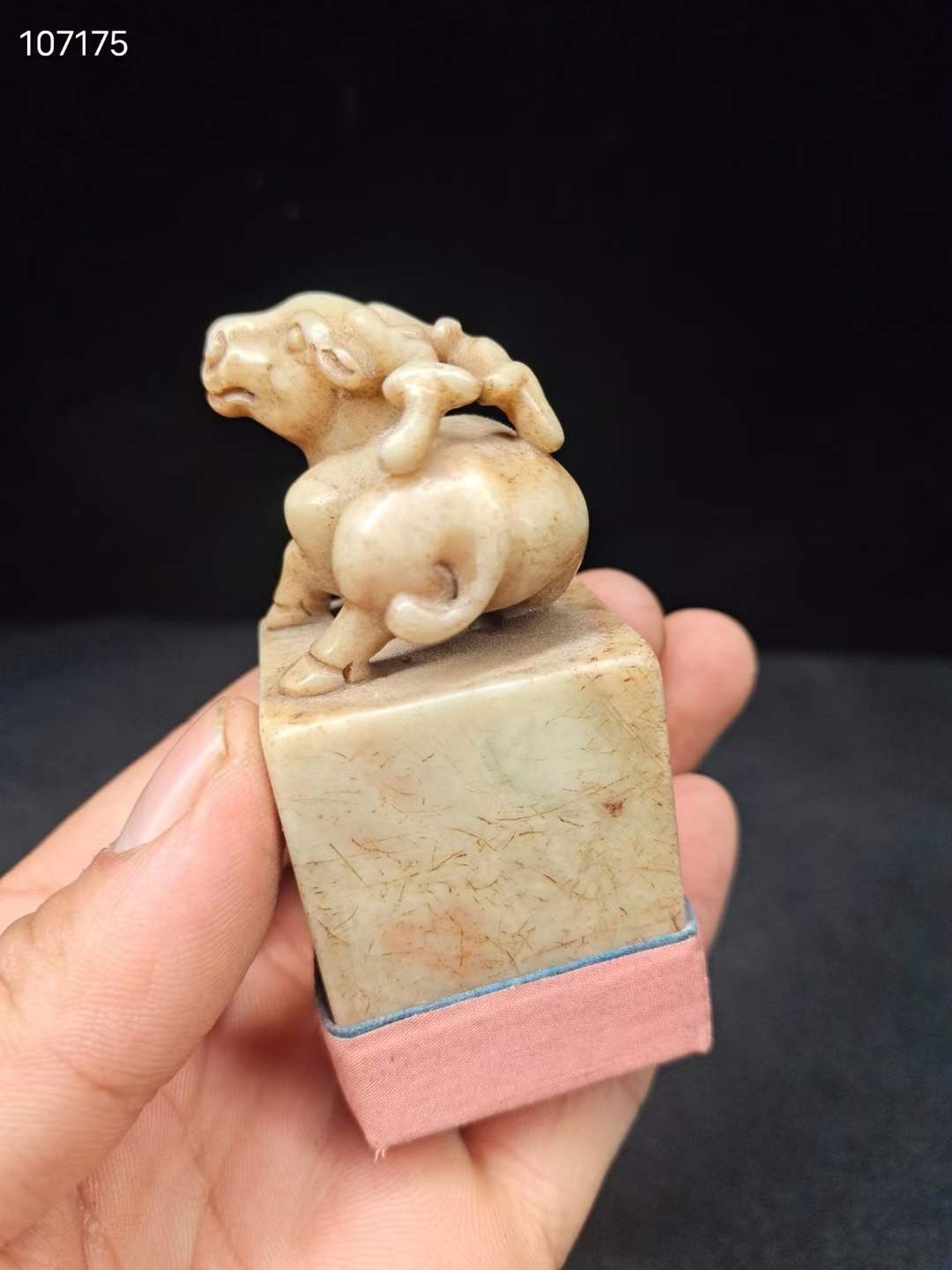 寿山石老印章，雕工精美，线条流畅，包浆自然，皮克老辣，保存完好，收藏珍品！ 寿山石老印章，雕工精美，线条流畅，包浆自然，皮克老辣，保存完好，收藏珍品！