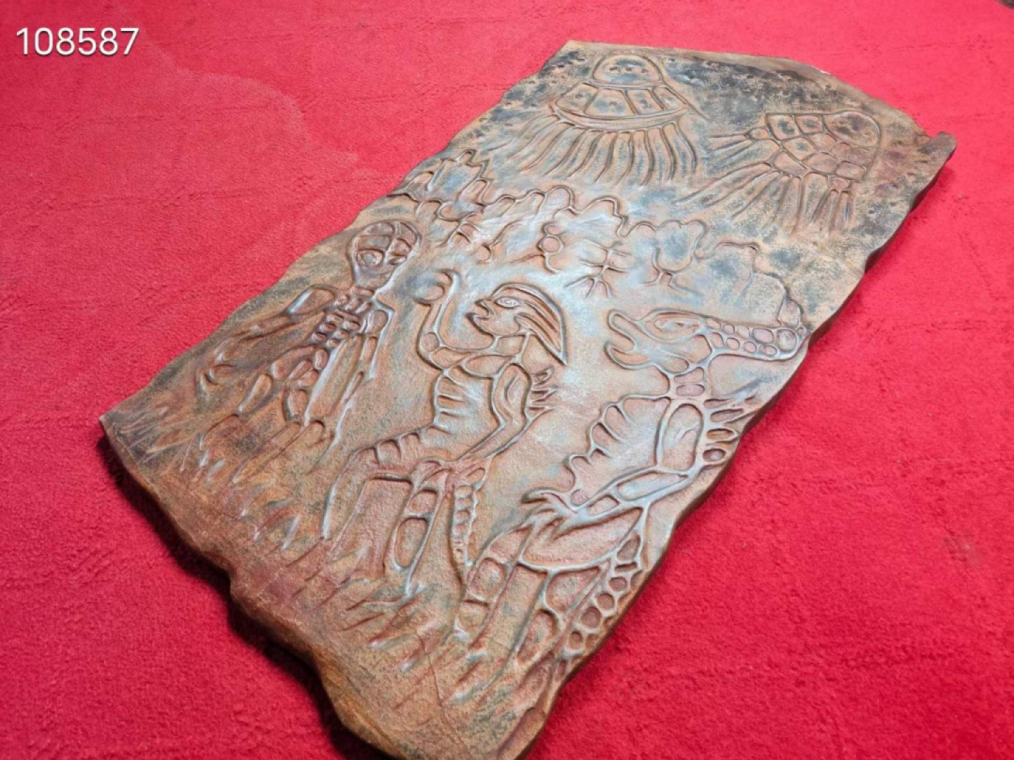 陨石红山文化岩画，雕工精美，线条流畅，保存完好，收藏珍品！