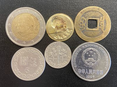 一组币章