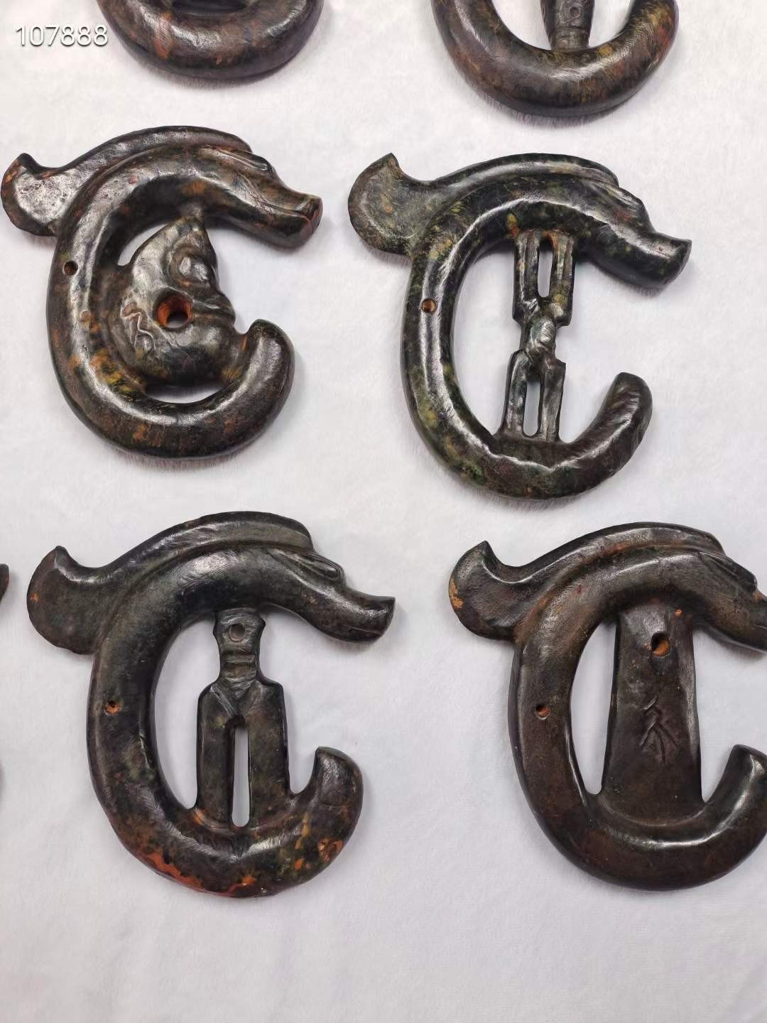 陨石C龙，雕工精美，线条流畅，天外来客有磁性，具有神秘力量（单个售价）