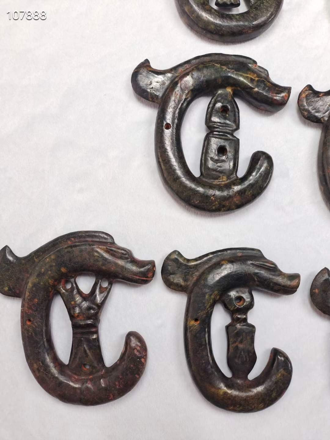 陨石C龙，雕工精美，线条流畅，天外来客有磁性，具有神秘力量（单个售价）