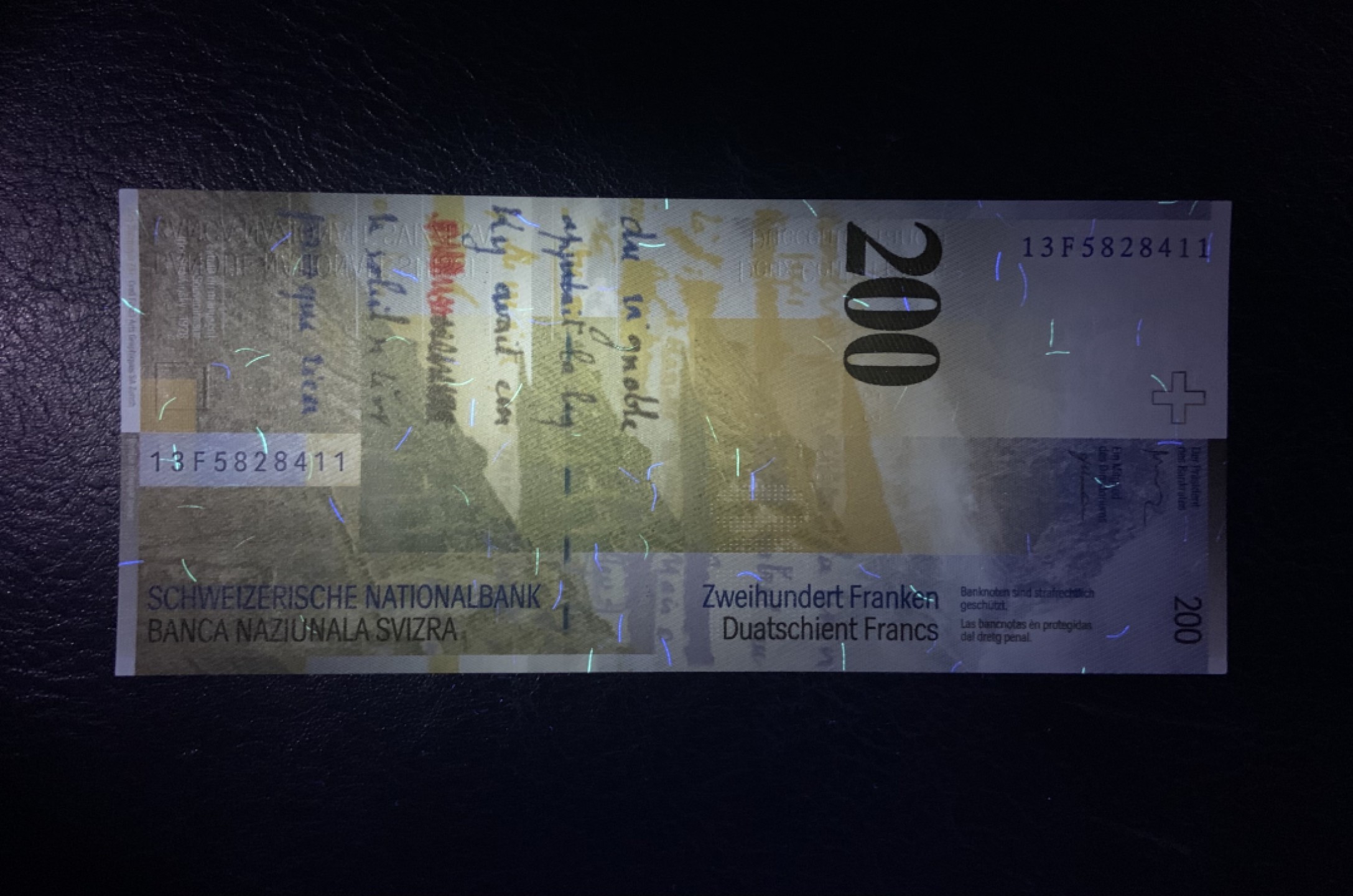 收藏联盟Quantum Auction 第195期拍卖(已更新) 瑞士2013年200法郎 品相UNC-  一个角轻微触碰 票面正常滚轮印