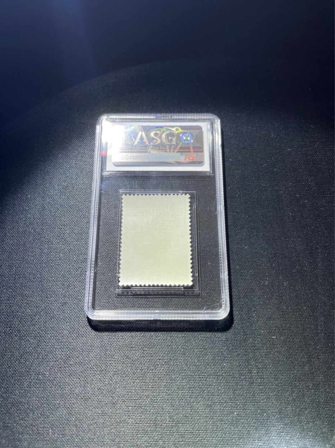 洪涛臻品 精选邮票限时拍卖第四十二期 特63青铜器8-3 新  ✦总筋✦，全品嘎嘎绝送评，看不出有什么瑕疵，壳子无划痕，面艳背白，ASG95分拍卖价8000多元，版撕85分超高性价比注意捡漏，解放初的经典票，票挺洁净，齿孔完美，收藏评级两相宜，且有高附加值边纸。老纪特的版票资源十分稀缺难寻，机会来临时必须抓住。