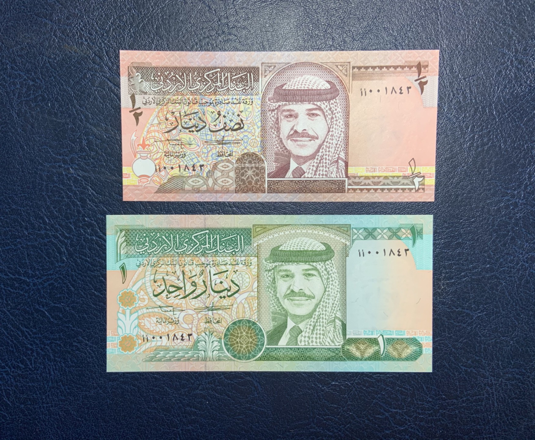 收藏联盟Quantum Auction 第195期拍卖(已更新) 约旦1992年1/2第纳尔&1第纳尔 品相全新UNC 首发AA冠千位数全同号一对