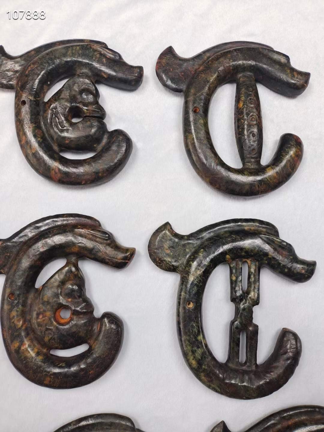 陨石C龙，雕工精美，线条流畅，天外来客有磁性，具有神秘力量（单个售价）