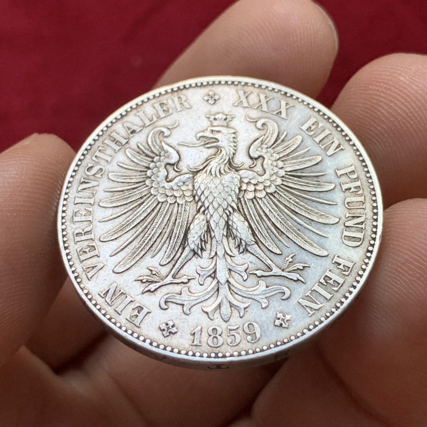 《竞宝斋》第100场-纪念拍卖 (全场包邮)中拍得限量纪念章 德国 1859年 法兰克福 少女 1泰勒 银币 细节好，不多见