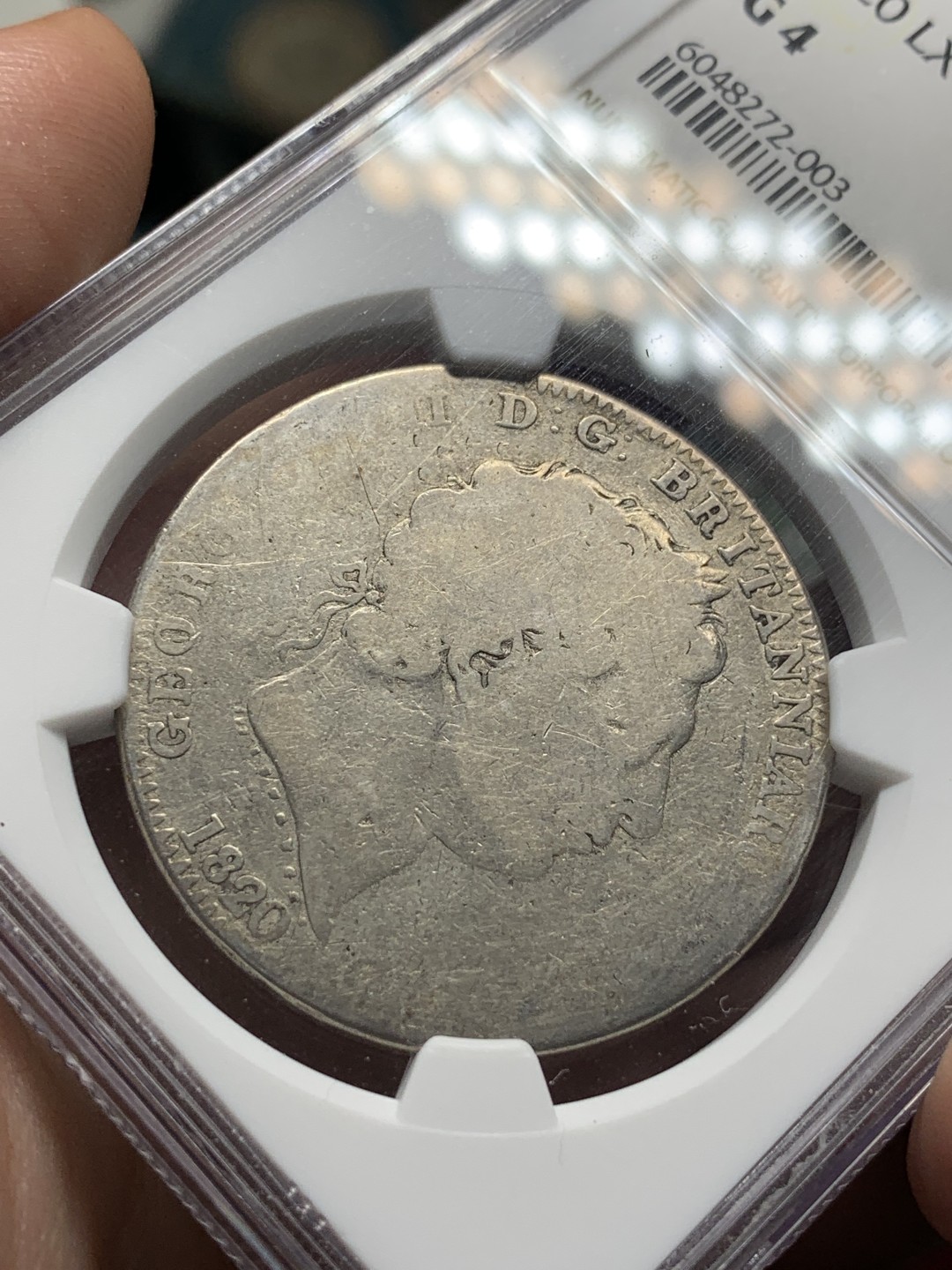 《竞宝斋》第100场-纪念拍卖 (全场包邮)中拍得限量纪念章 NGC G4 英国 1820年 乔三 马剑克朗银币 200年的历练 温润的状态 MS易得 低分难求