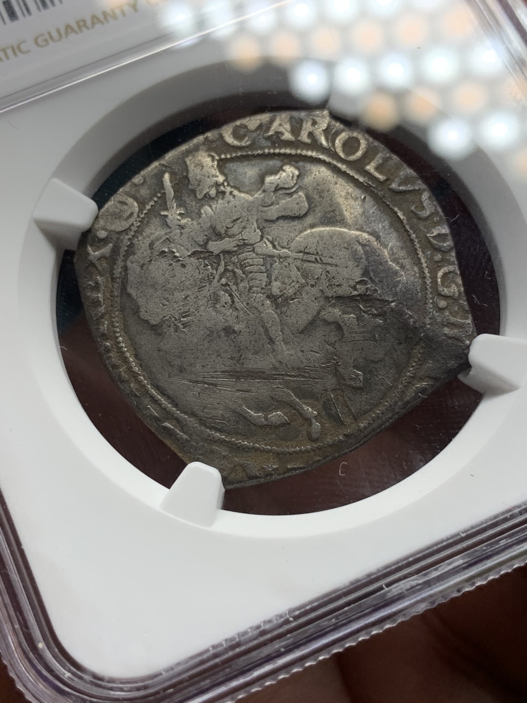 《竞宝斋》第100场-纪念拍卖 (全场包邮)中拍得限量纪念章 NGC 评级 英国 查理一世 1645-46年 半克朗骑马银币 制作条件所限 普遍弱打 不想吐糟N了  人像已经非常清晰 书价极高