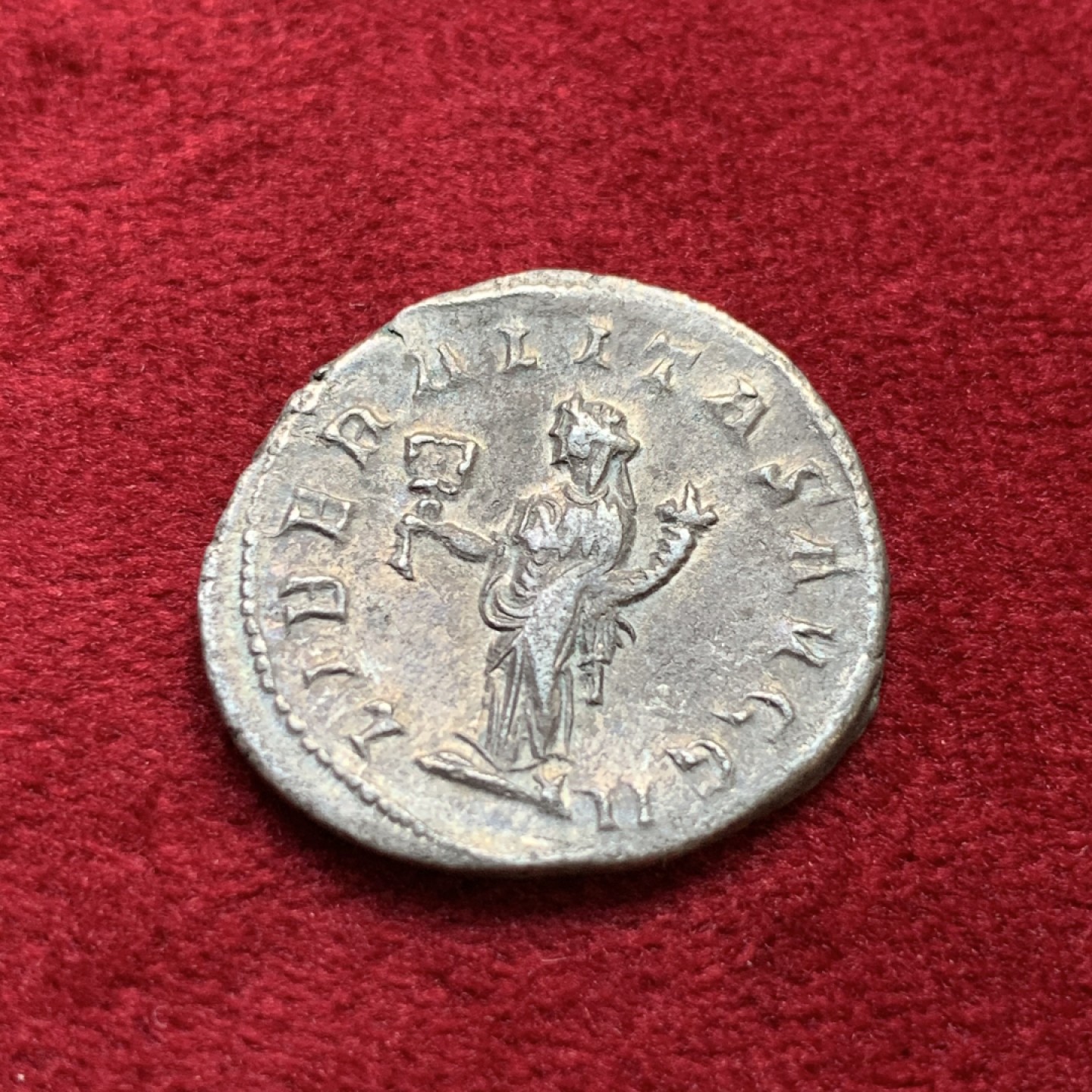 《竞宝斋》第100场-纪念拍卖 (全场包邮)中拍得限量纪念章 古罗马 公元 244-249年 菲利普一世 1D 银币 4.31克 细节非常打制均衡 可收藏