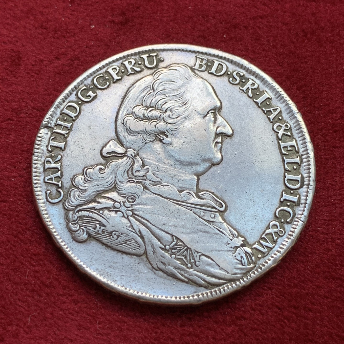 《竞宝斋》第100场-纪念拍卖 (全场包邮)中拍得限量纪念章 德国 巴伐利亚 1778年 卡尔·西奥多 圣母抱婴 泰勒大银币少见品种 这枚细节很不错 边有小铸裂