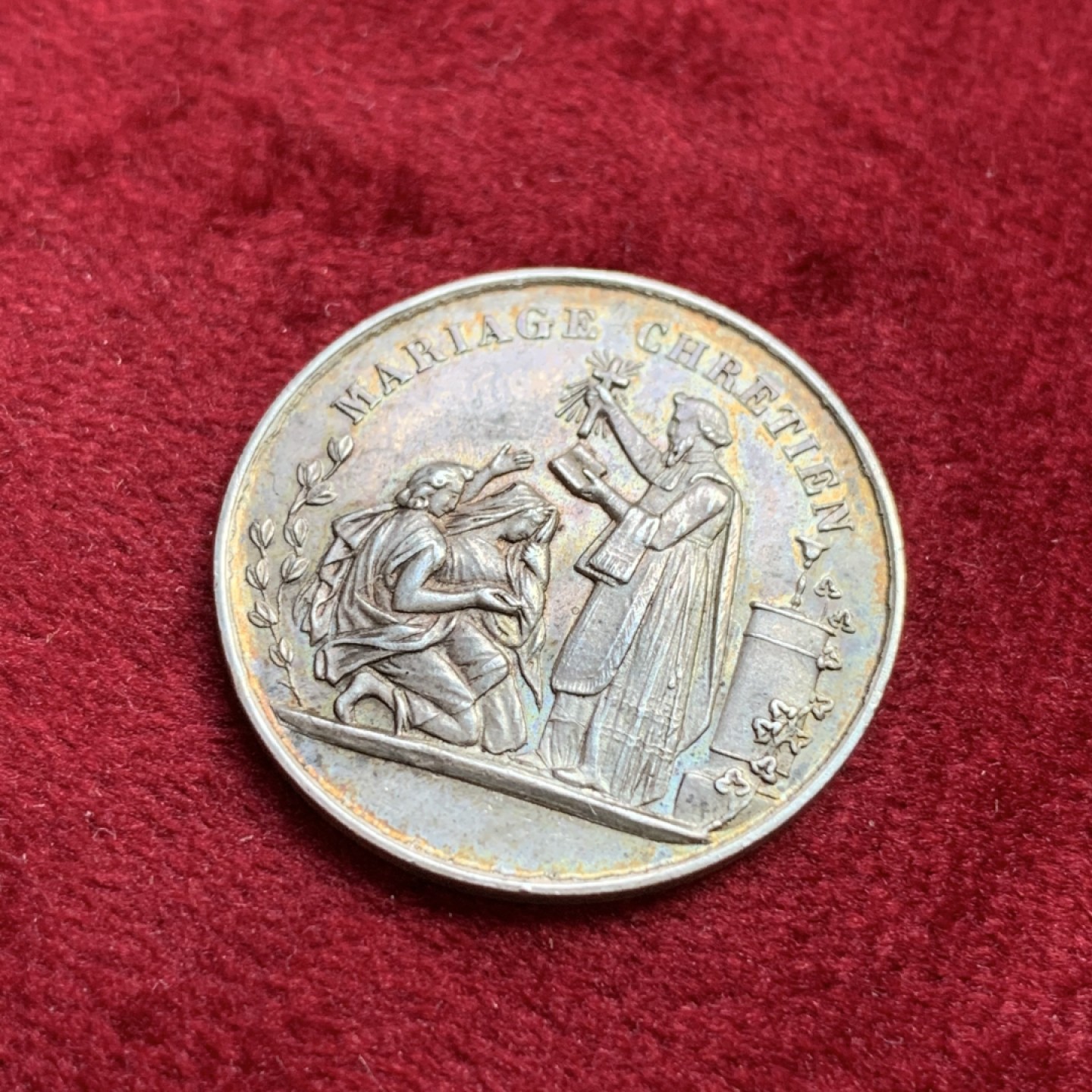 《竞宝斋》第100场-纪念拍卖 (全场包邮)中拍得限量纪念章 法国 1860至1879年 百年老彩 结婚纪念银章 直径23.9mm 重5.1克 蜜蜂边铭 银标