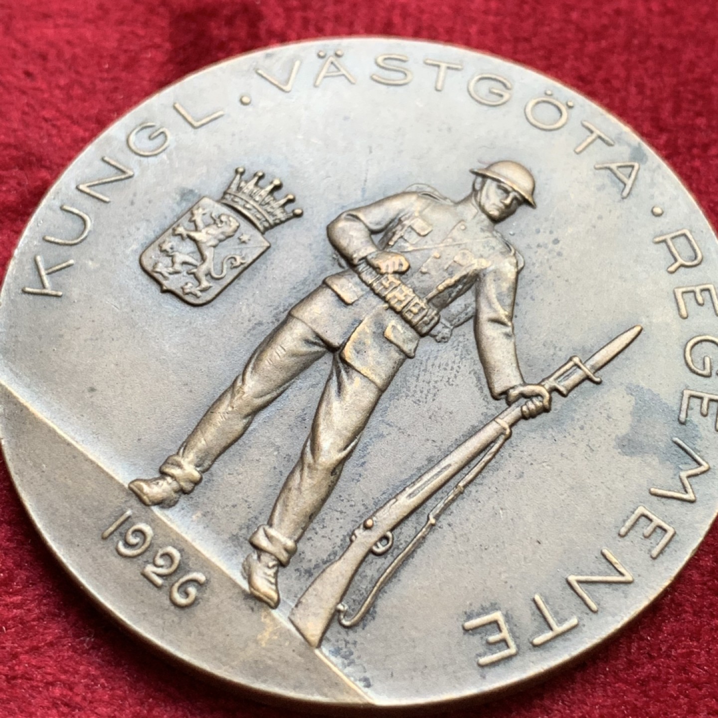 《竞宝斋》第100场-纪念拍卖 (全场包邮)中拍得限量纪念章 瑞典 1926年 阅兵 纪念铜章 34克 45mm直径 保存的很好，双面高浮雕