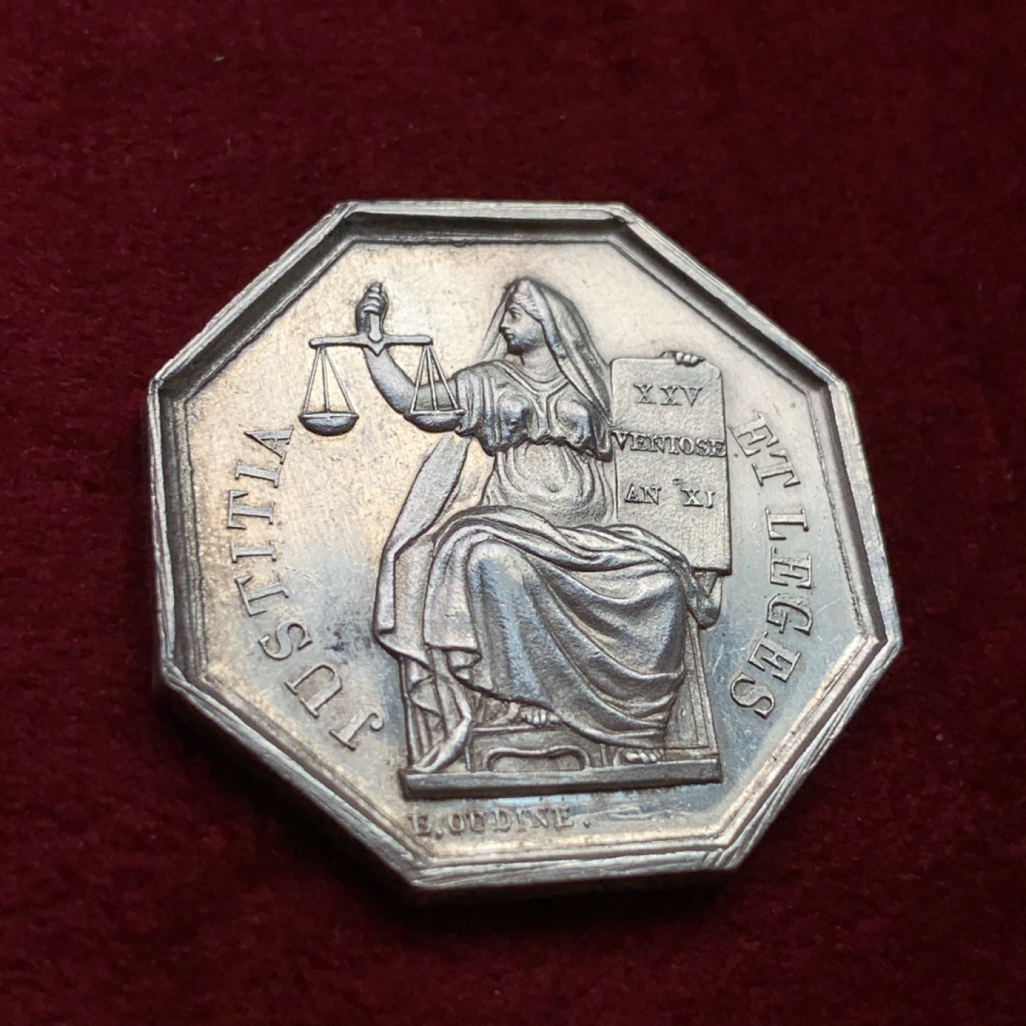 《竞宝斋》第100场-纪念拍卖 (全场包邮)中拍得限量纪念章 法国1860至1879年 图尔斯公证人八角银质代币 早期品种 重13.58克 对角直径33mm 非常好的品相