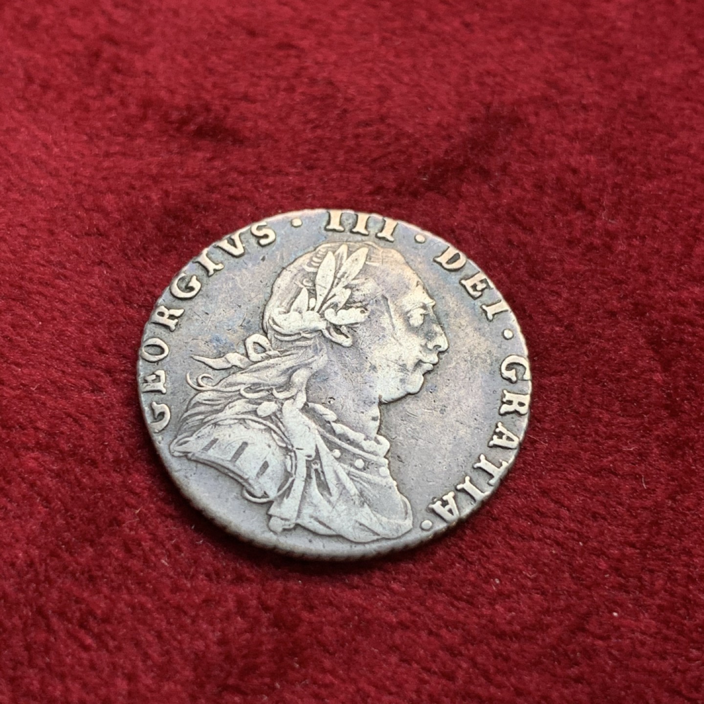 《竞宝斋》第100场-纪念拍卖 (全场包邮)中拍得限量纪念章 英国 1787年 乔三 6便士银币 原味包浆 细节好