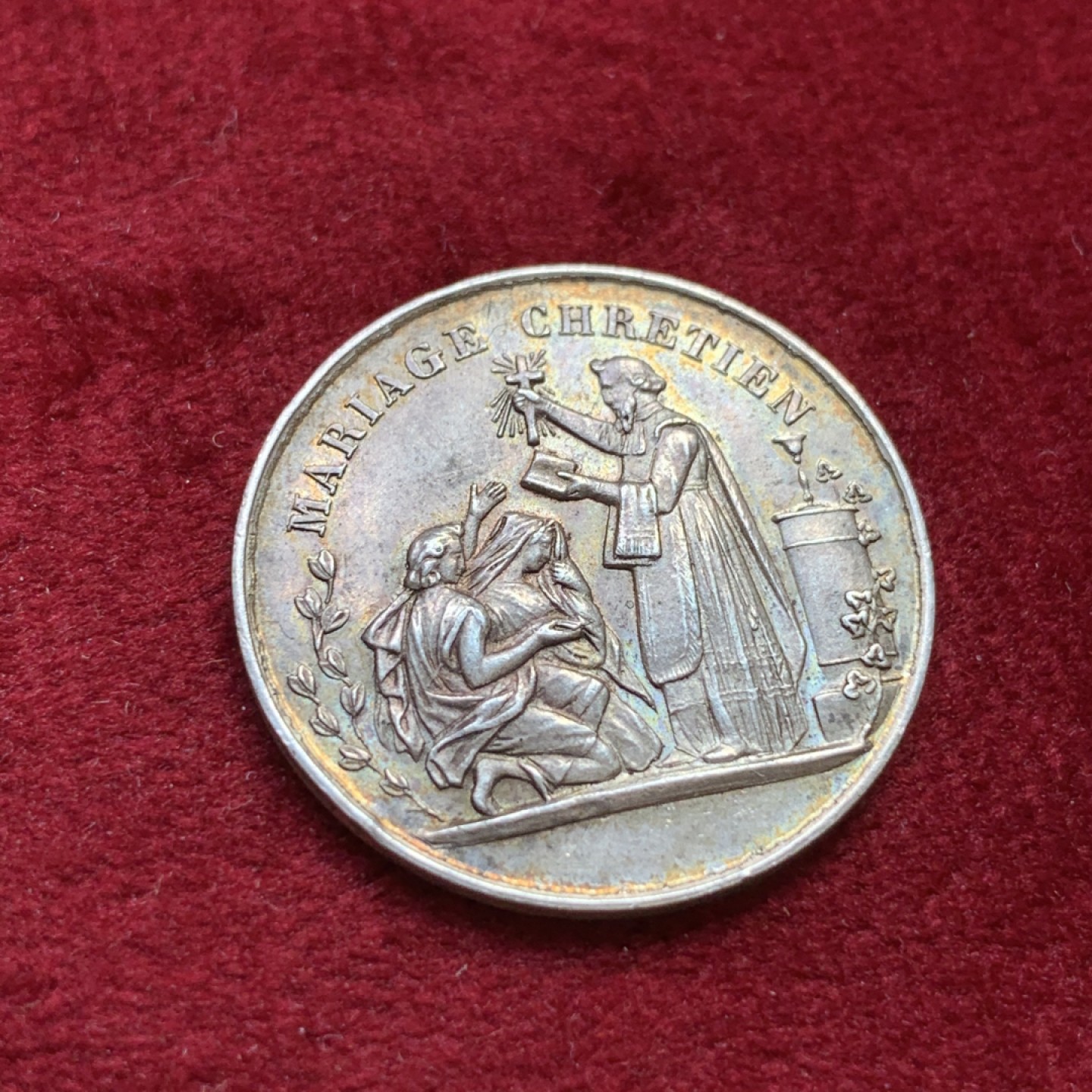 《竞宝斋》第100场-纪念拍卖 (全场包邮)中拍得限量纪念章 法国 1860至1879年 百年老彩 结婚纪念银章 直径23.9mm 重5.1克 蜜蜂边铭 银标