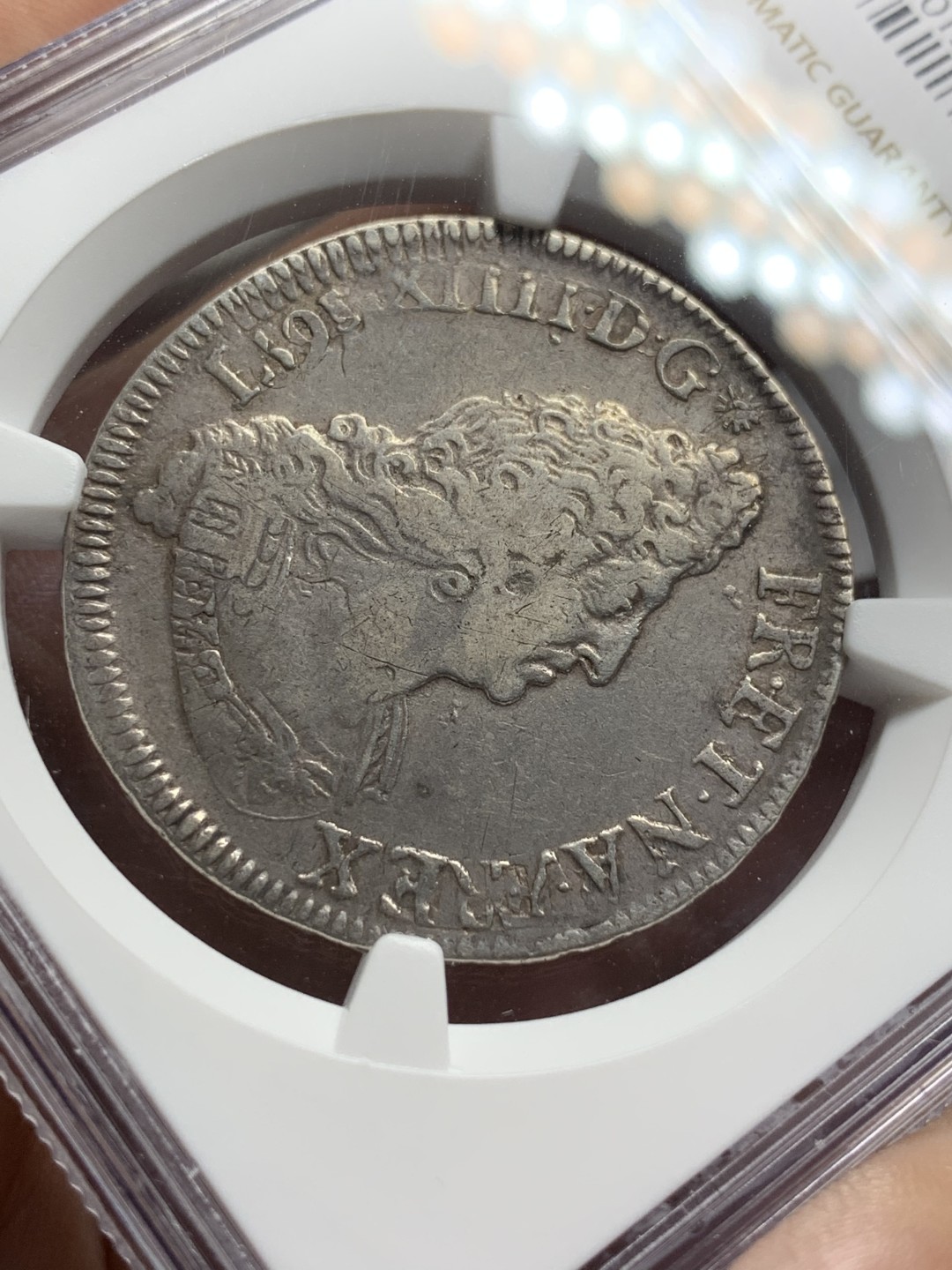 《竞宝斋》第100场-纪念拍卖 (全场包邮)中拍得限量纪念章 NGC XF45 法国 1695年 路易十四 太阳王 1/2 埃居  银币 有分得极少见 书价XF的375美元 这枚细节非常好 上海N给分保守