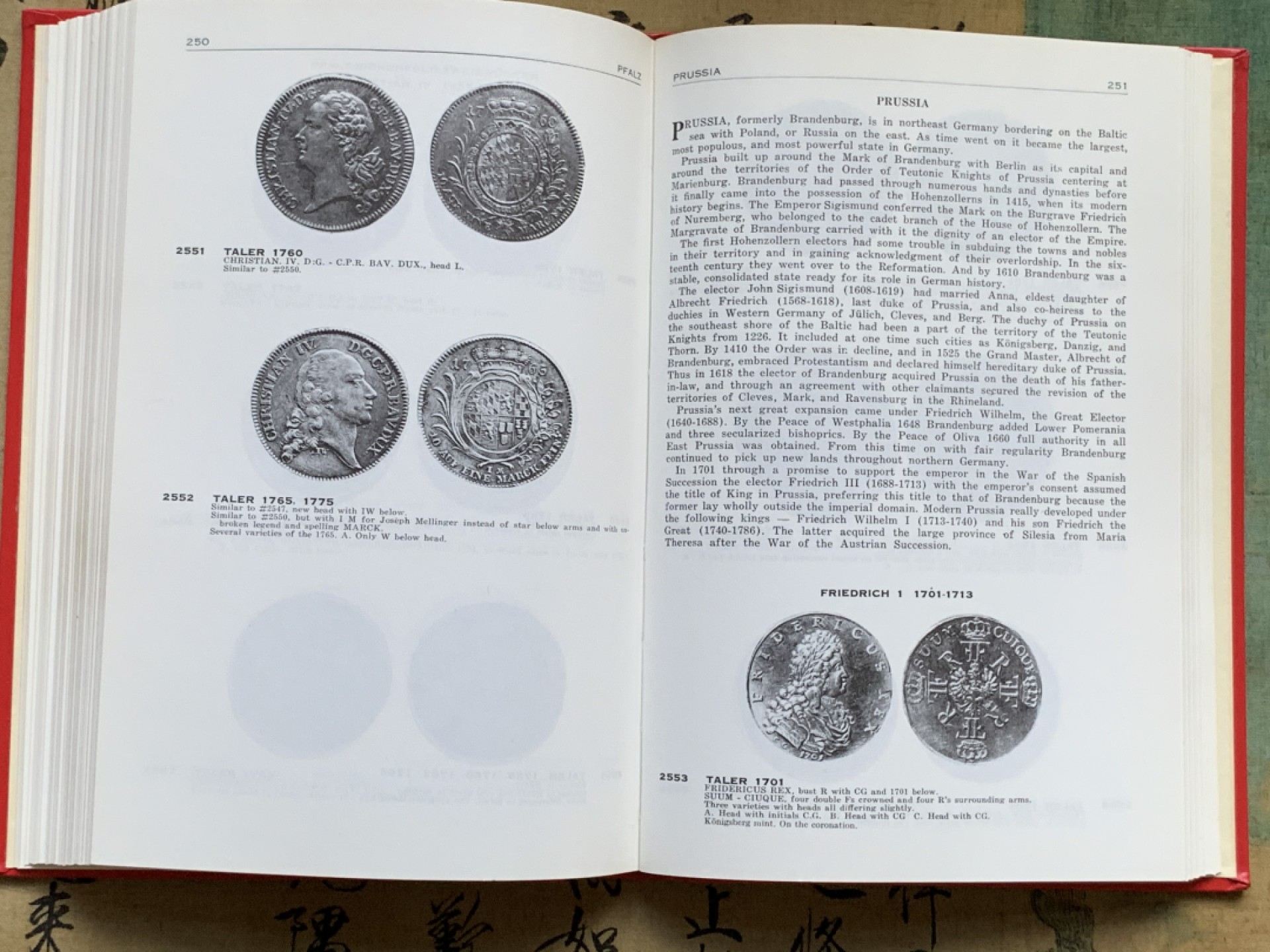 《竞宝斋》第100场-纪念拍卖 (全场包邮)中拍得限量纪念章 稀少 绝版 精装版达文波特 1700-1800年 德国泰勒 目录本身也成为了藏品，评级盒上DAV对应的就是此目录，厚达410多页。泰勒必备