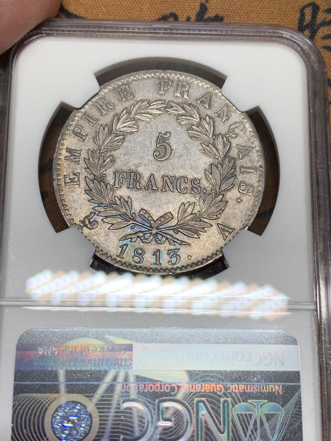 《竞宝斋》第100场-纪念拍卖 (全场包邮)中拍得限量纪念章 NGC AU58 法国 1813A 拿破仑一世  5法郎 大银币 双面的五彩包浆 细节非常好 底板全深打的不错 收藏多年