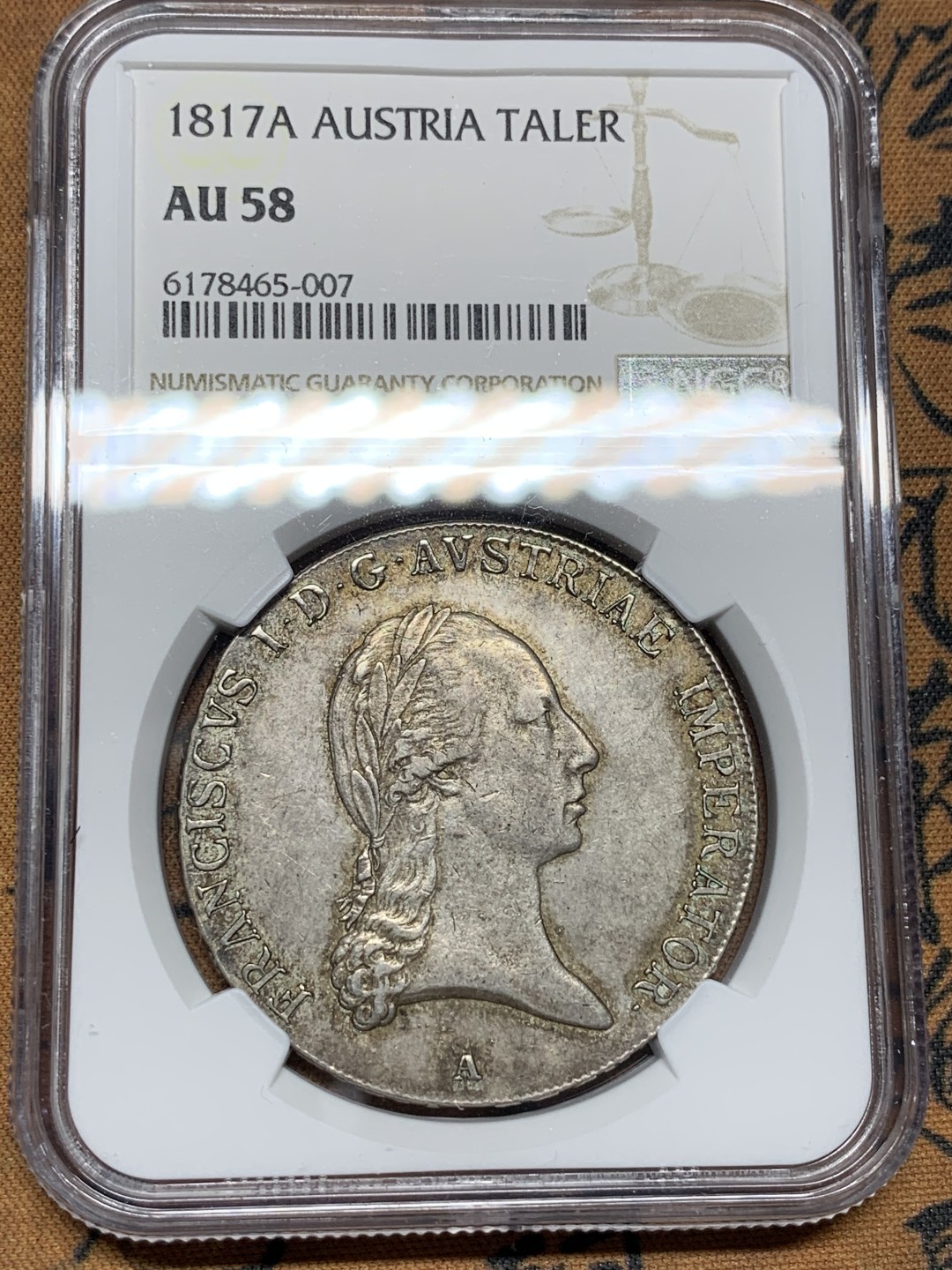 《竞宝斋》第100场-纪念拍卖 (全场包邮)中拍得限量纪念章 唯一冠军分 NGC AU58 奥地利 1817A 哈布斯堡王朝  泰勒银币 发髻清晰 卷发 波浪自然 鹰面底板也很好 包浆自然